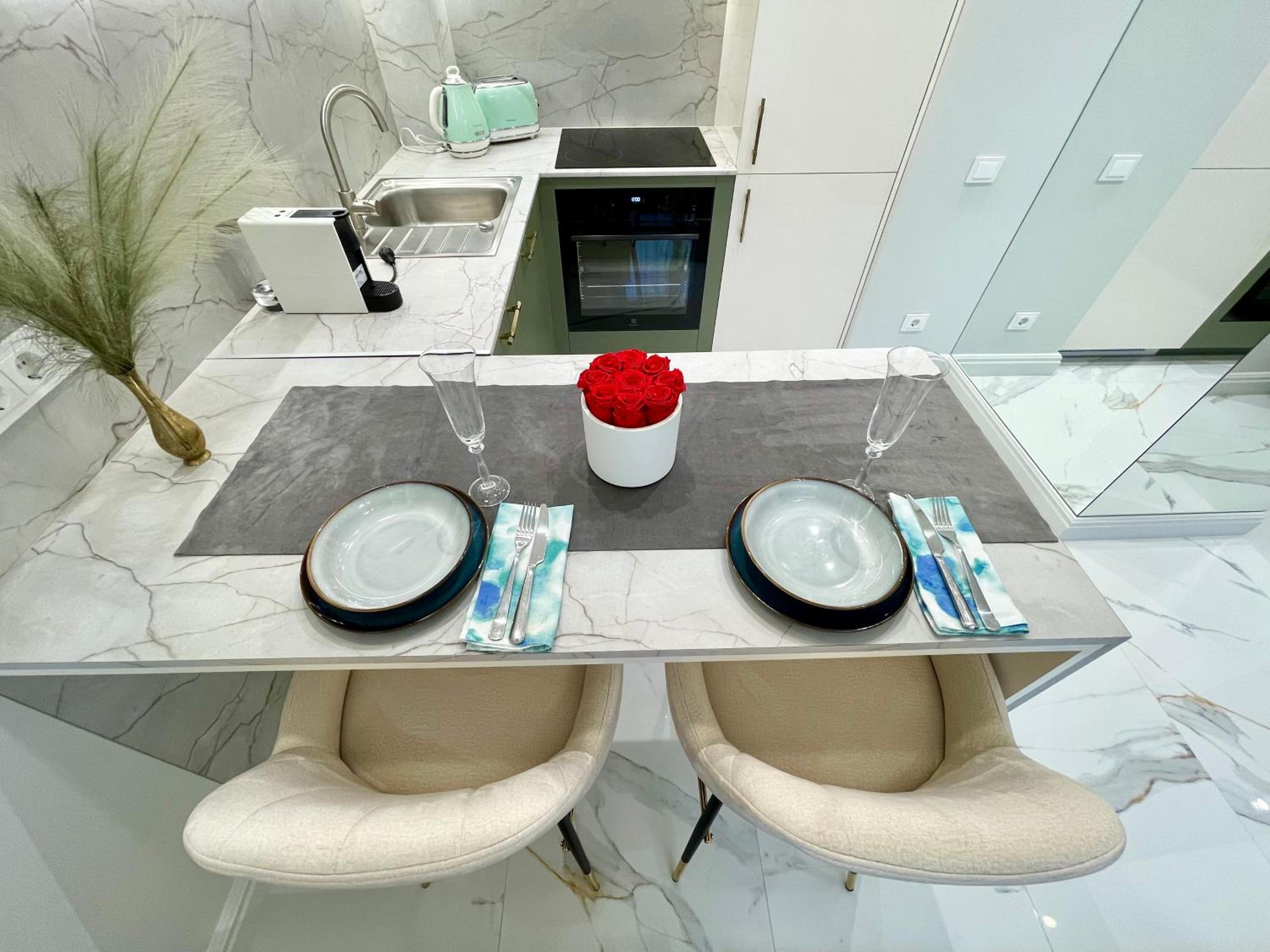 New luxury apartment & free parking view 3
