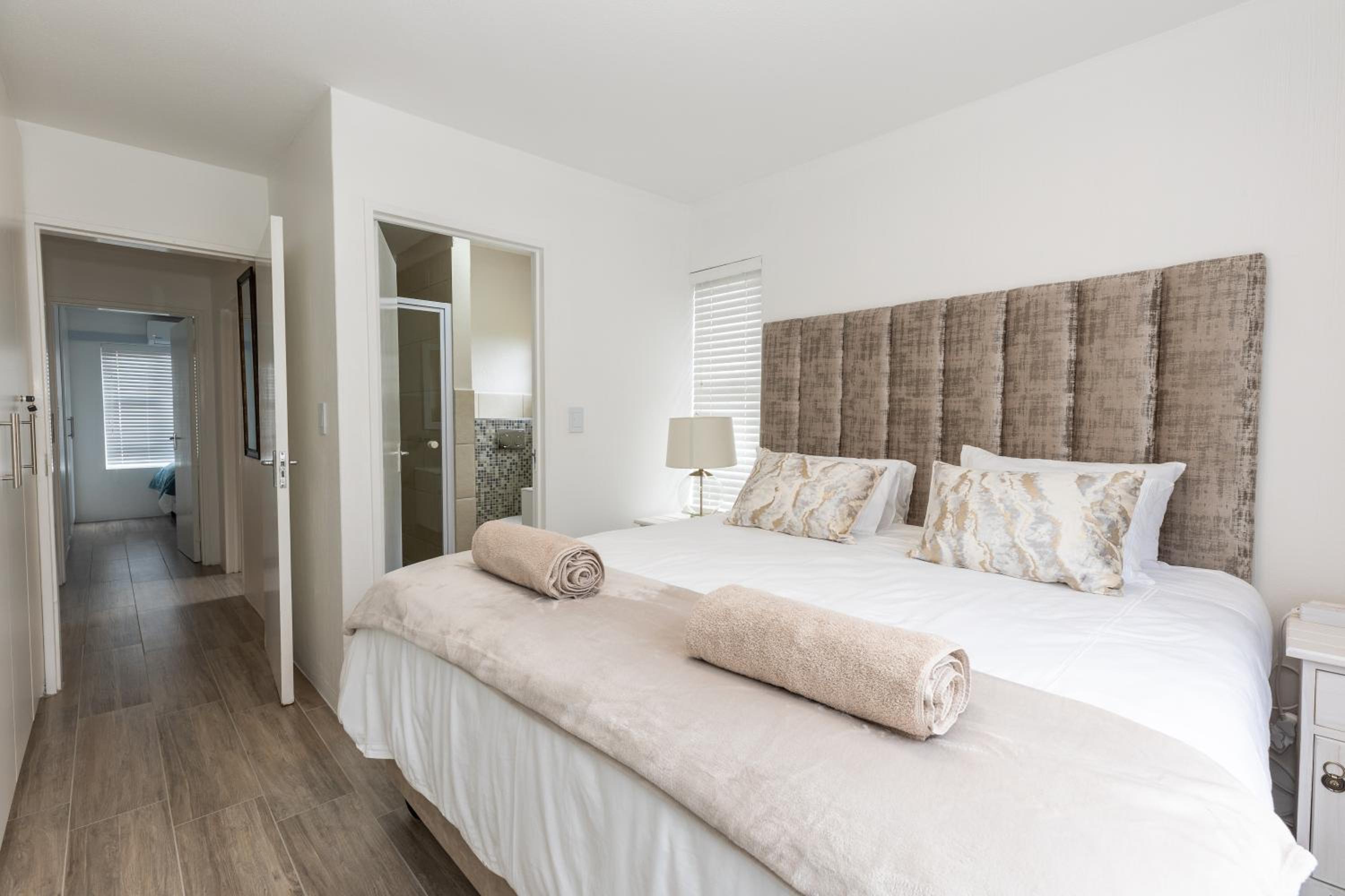 67 The Shades - Luxury Apartment in Umhlanga - Airconditioning throughout and Inverter