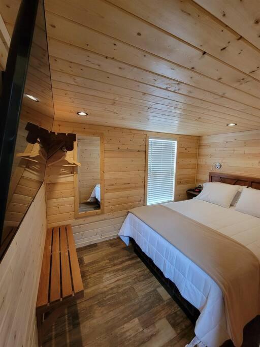 036 Tiny Home nr Grand Canyon South Rim Sleeps 8 - Full Kitchen view 2