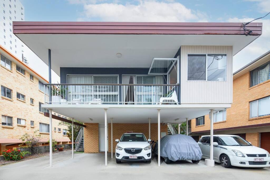 Freddies Pet-Friendly Apt Steps to Beach