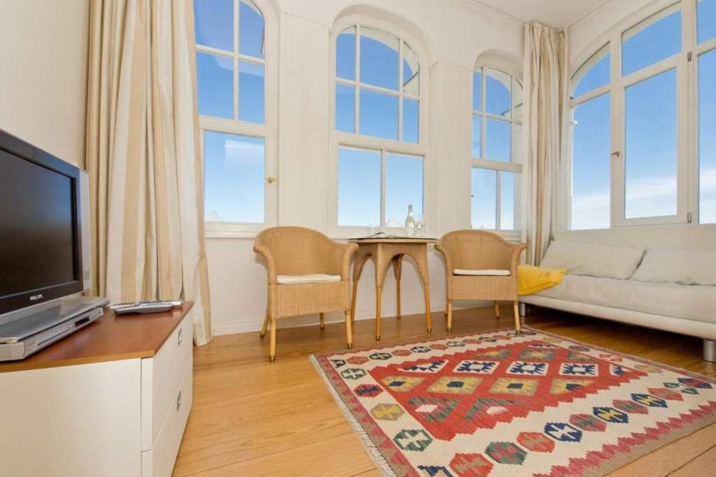 Villa Artemis, 10 Patras