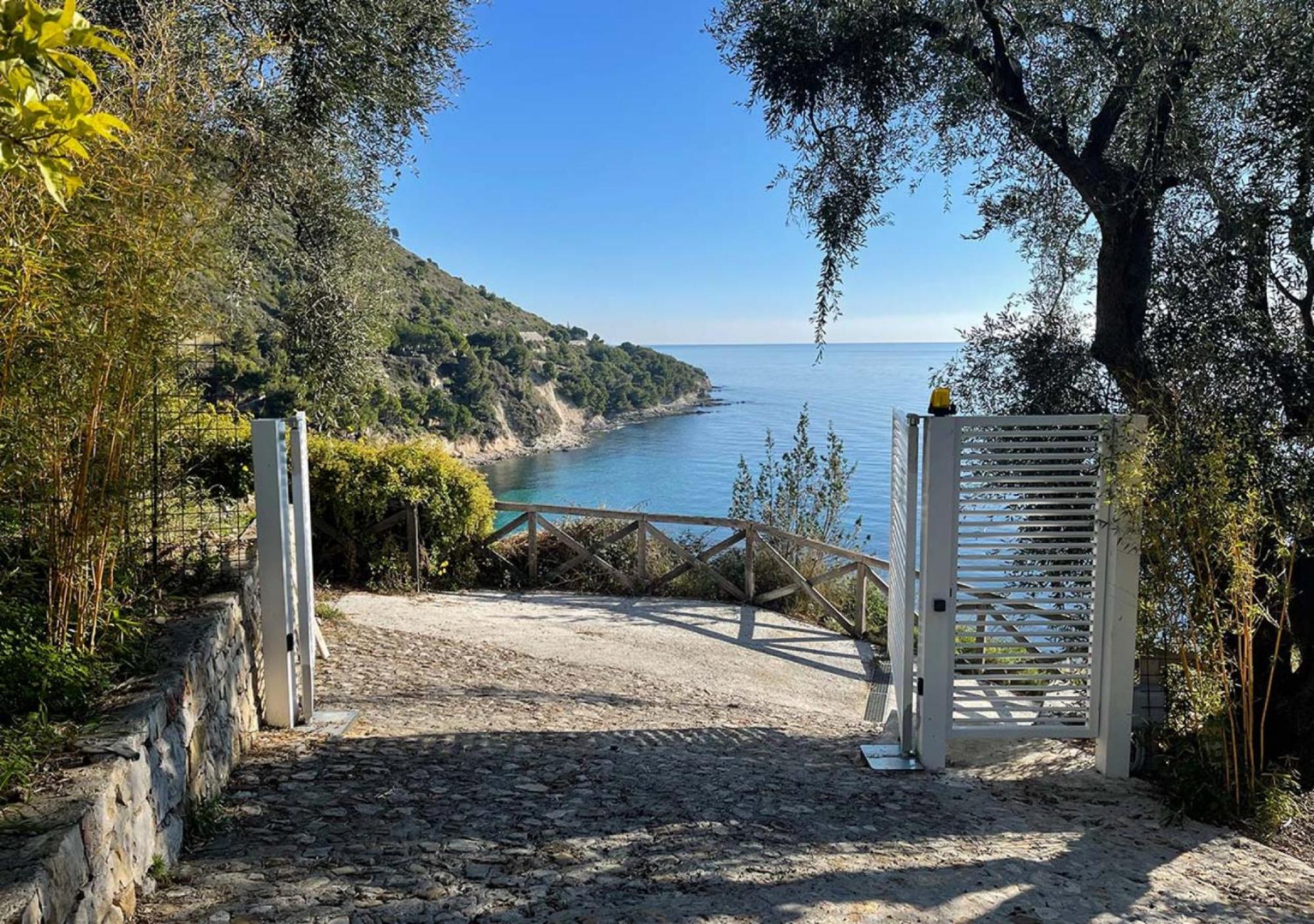 Ibiza style bungalows with sea views in Balzi Rossi