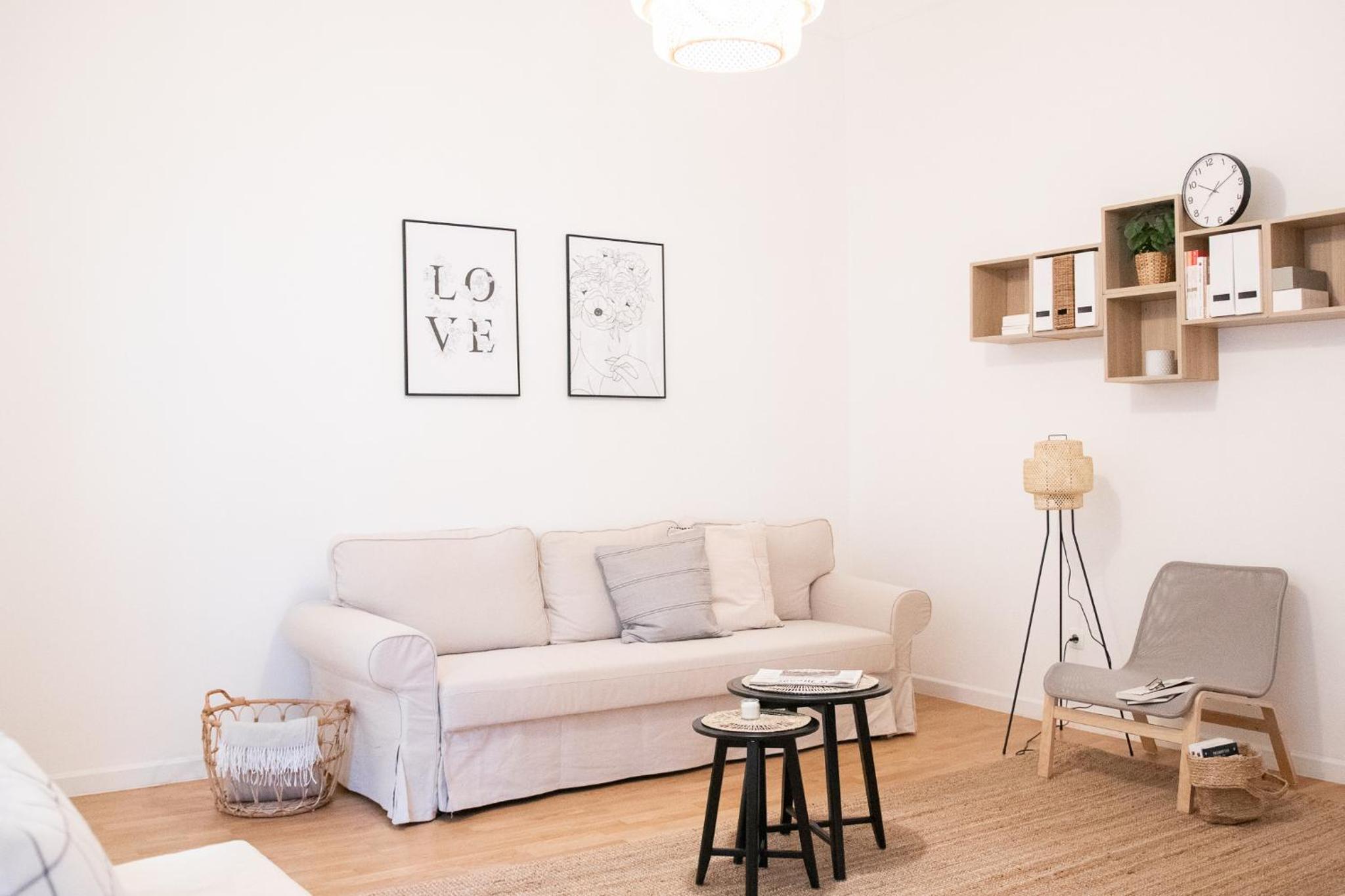 Scandi Custom 2-BDR Apartment view 3