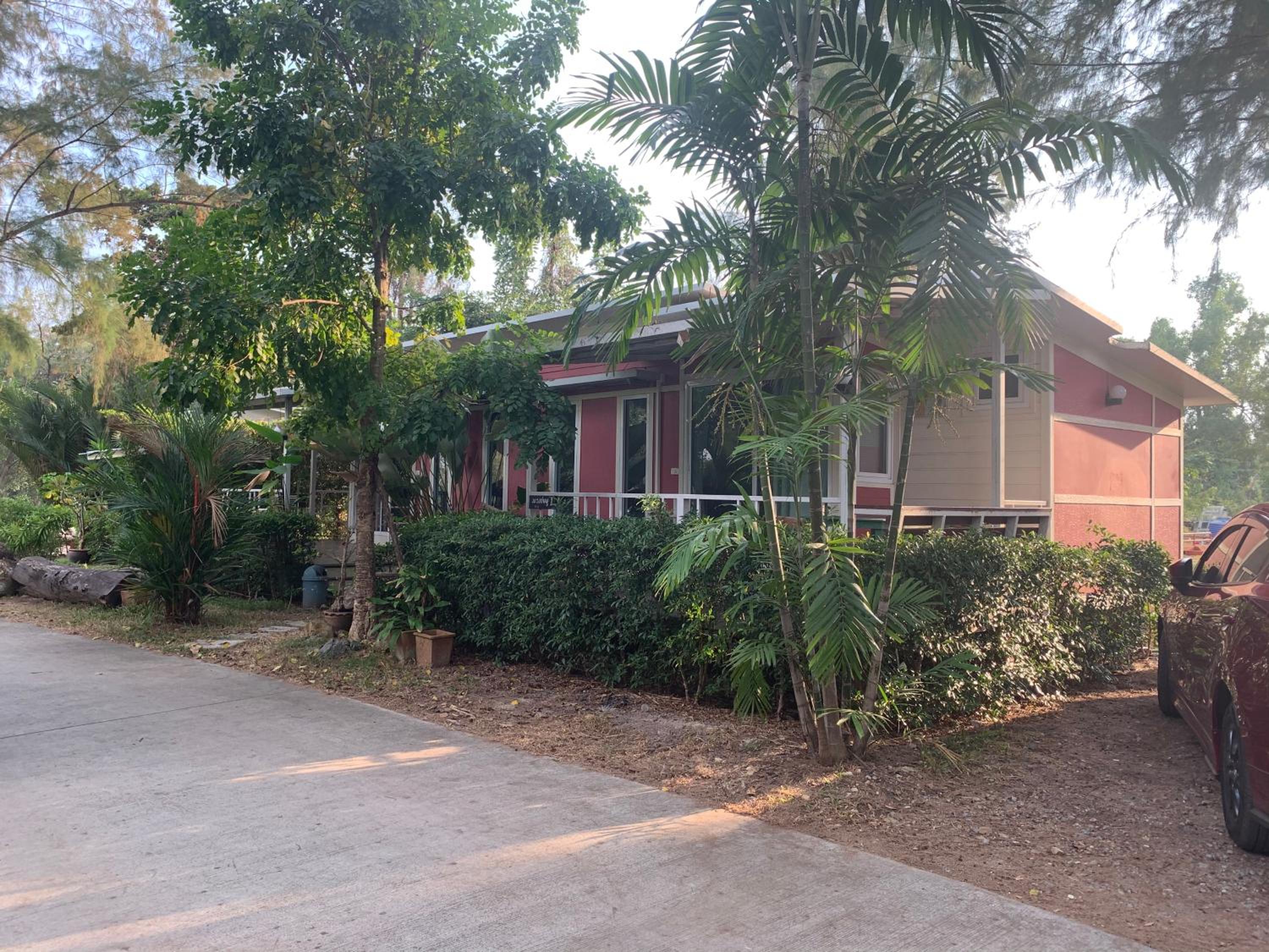 Rayonghouse Resort