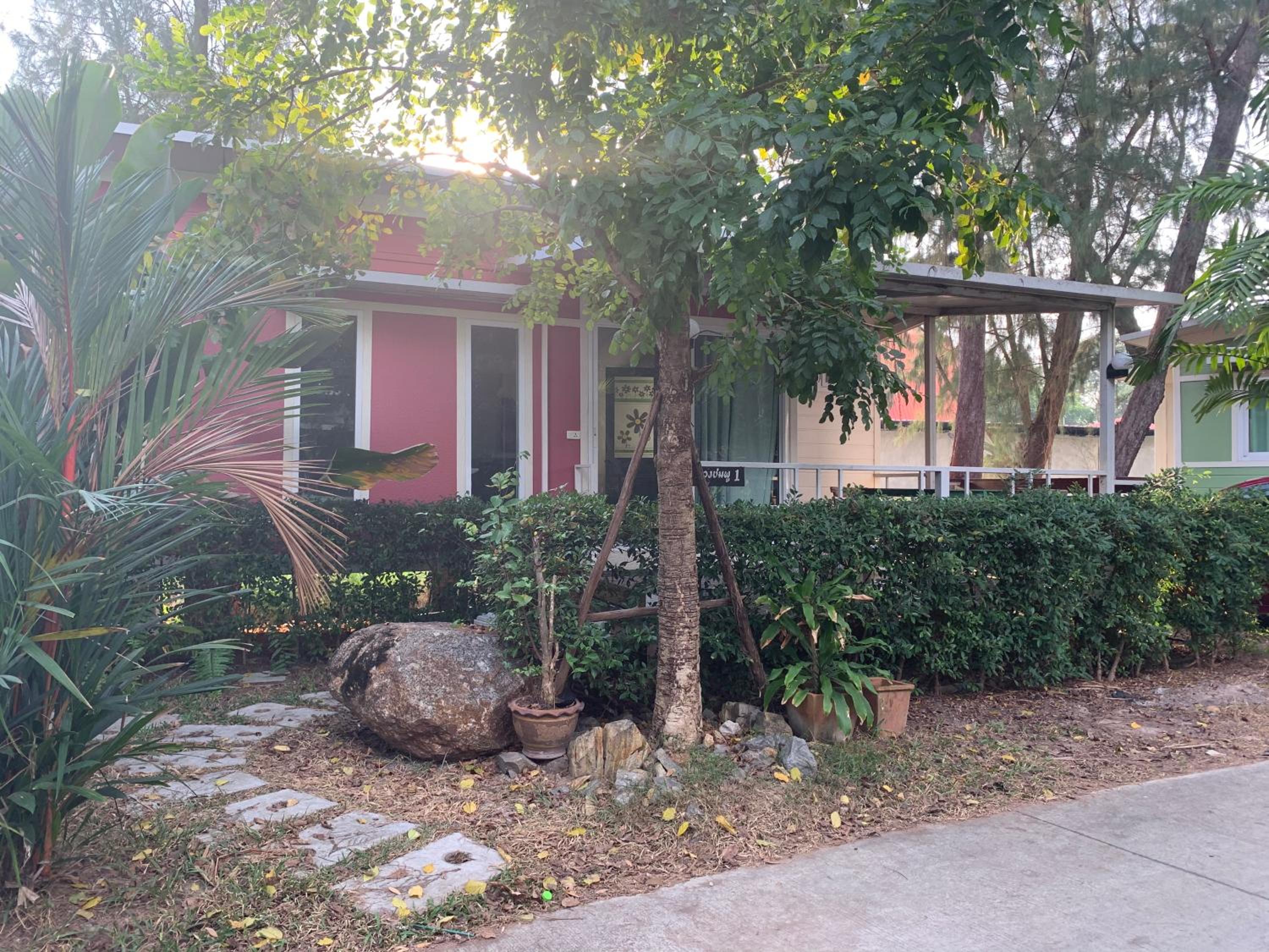 Rayonghouse Resort