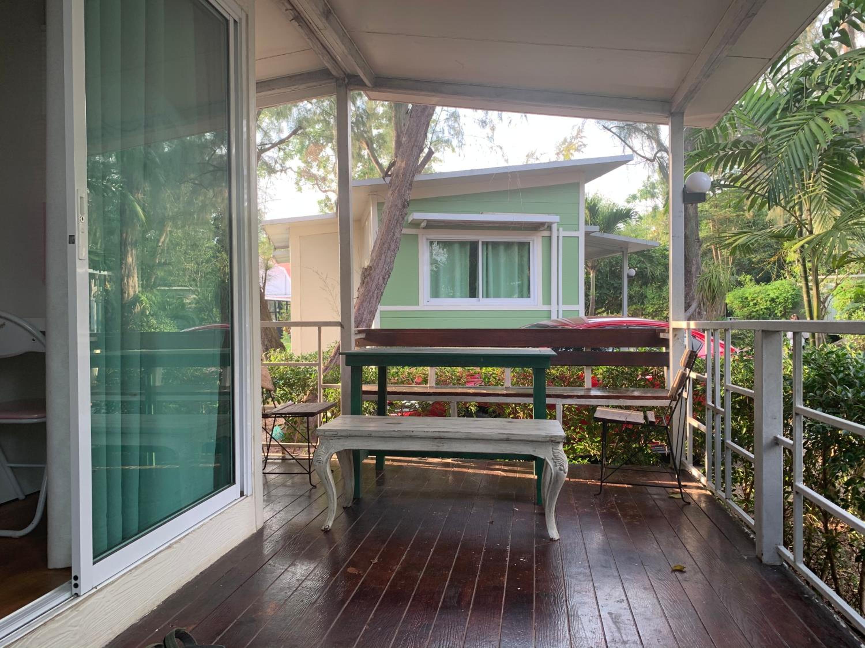 Rayonghouse Resort