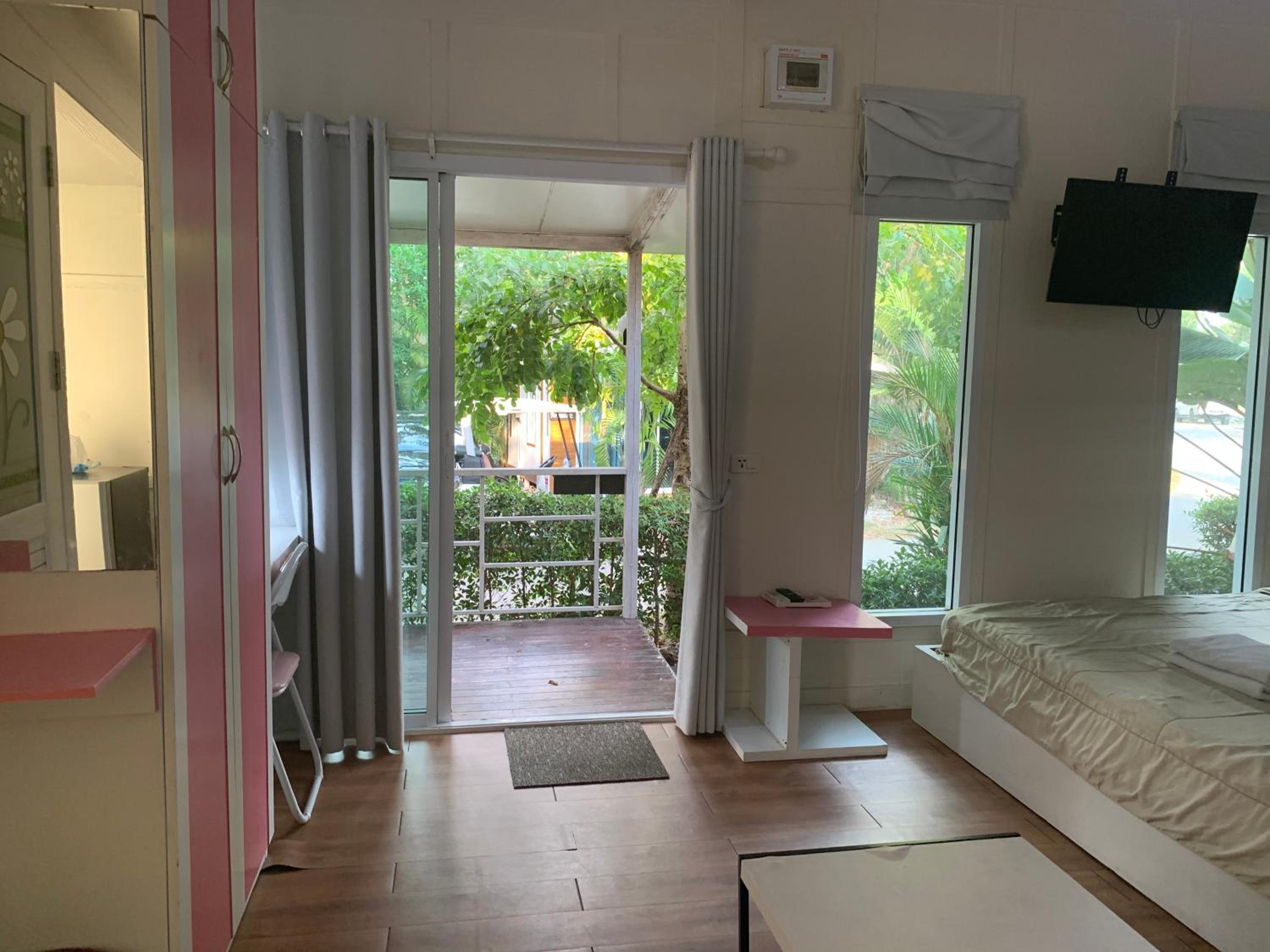 Rayonghouse Resort