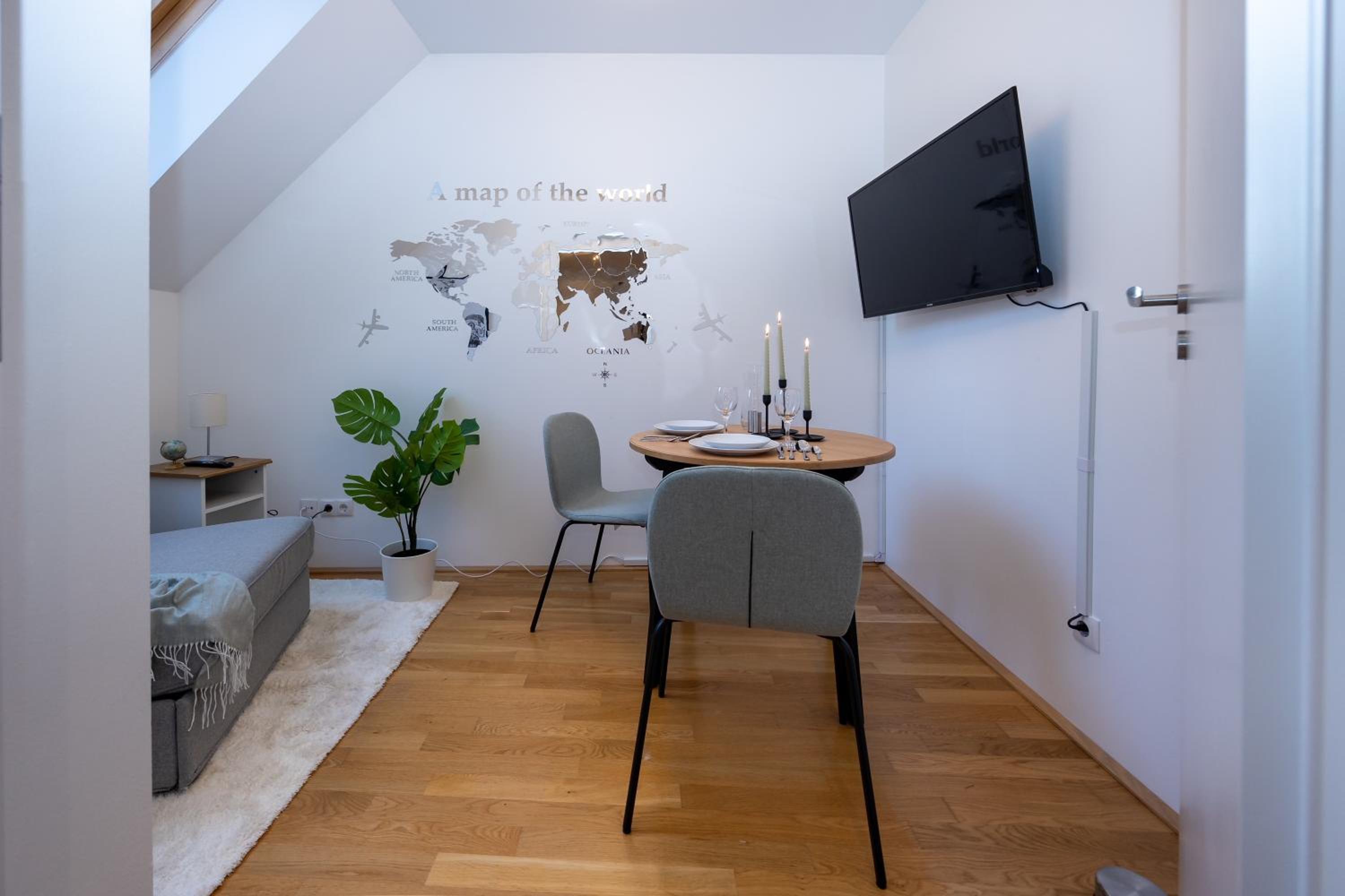 Rooftop cozy apartment near innerstadt with AC