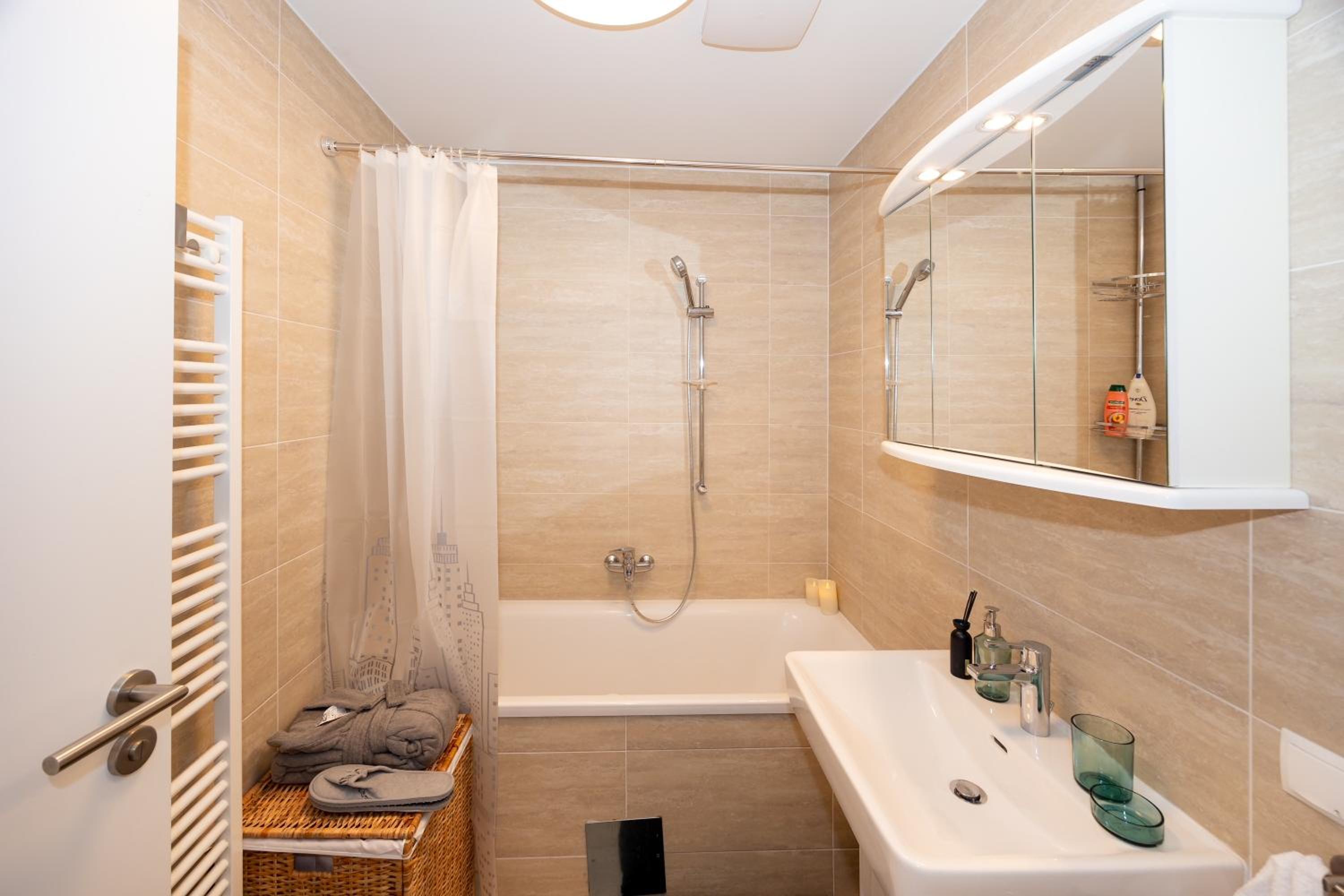 Rooftop cozy apartment near innerstadt with AC