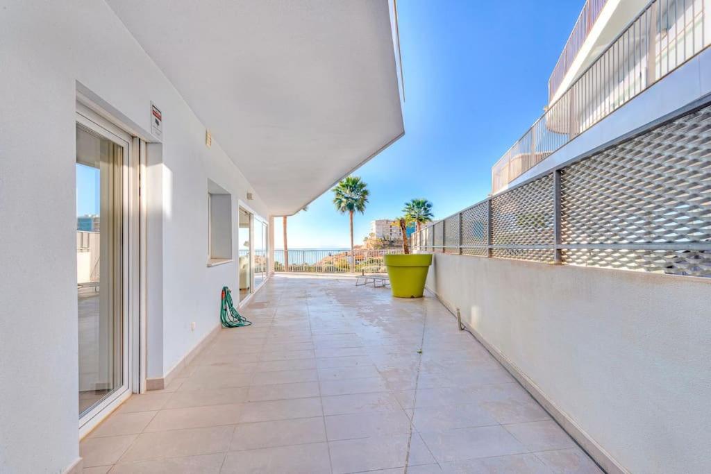 Ocean & pool view 3-bedroom apt.