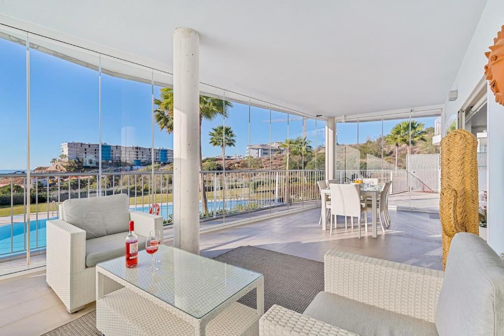 Ocean & pool view 3-bedroom apt.