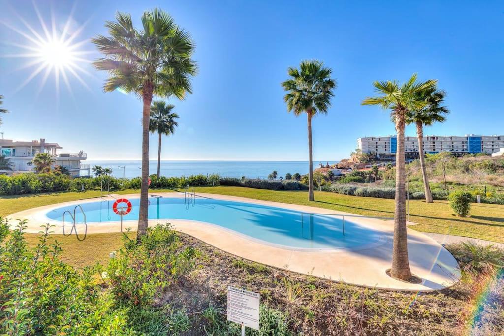Ocean & pool view 3-bedroom apt.
