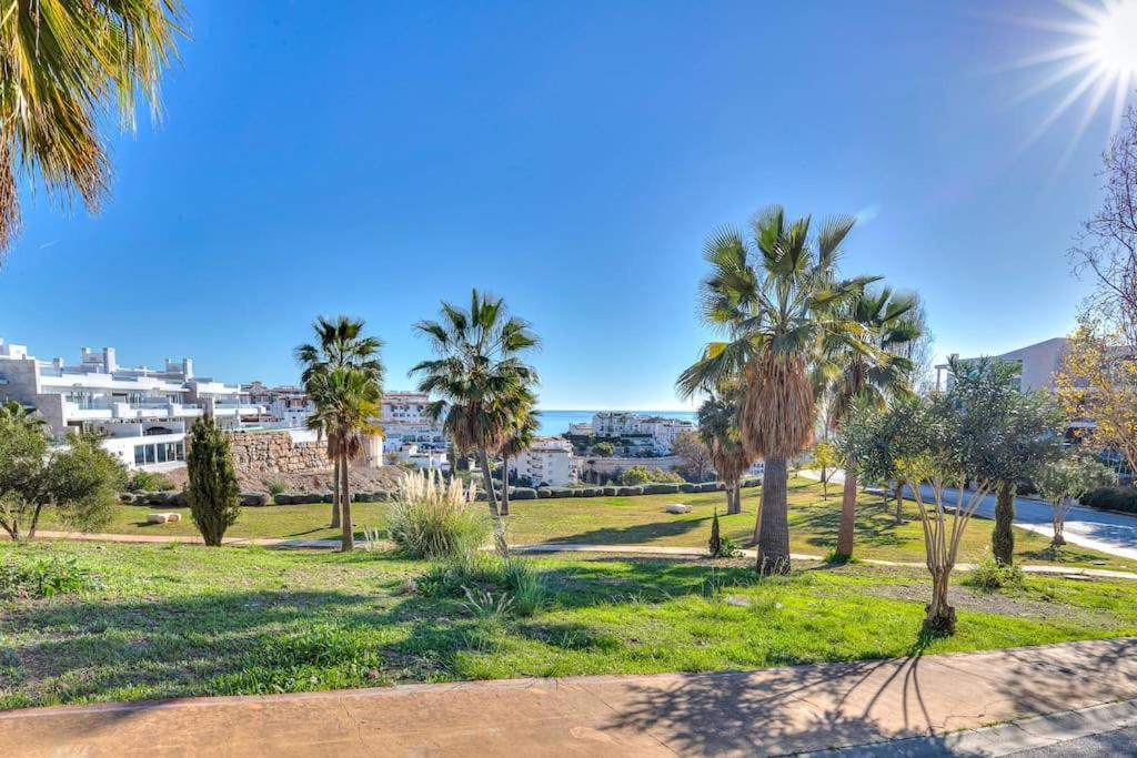 Ocean & pool view 3-bedroom apt.