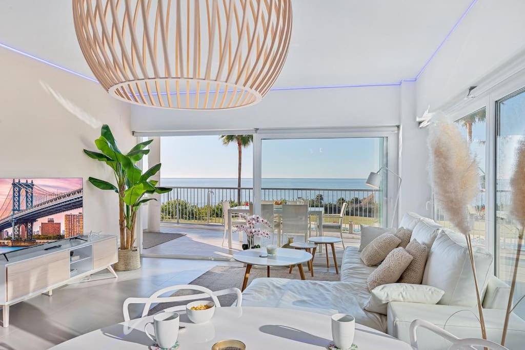 Ocean & pool view 3-bedroom apt.