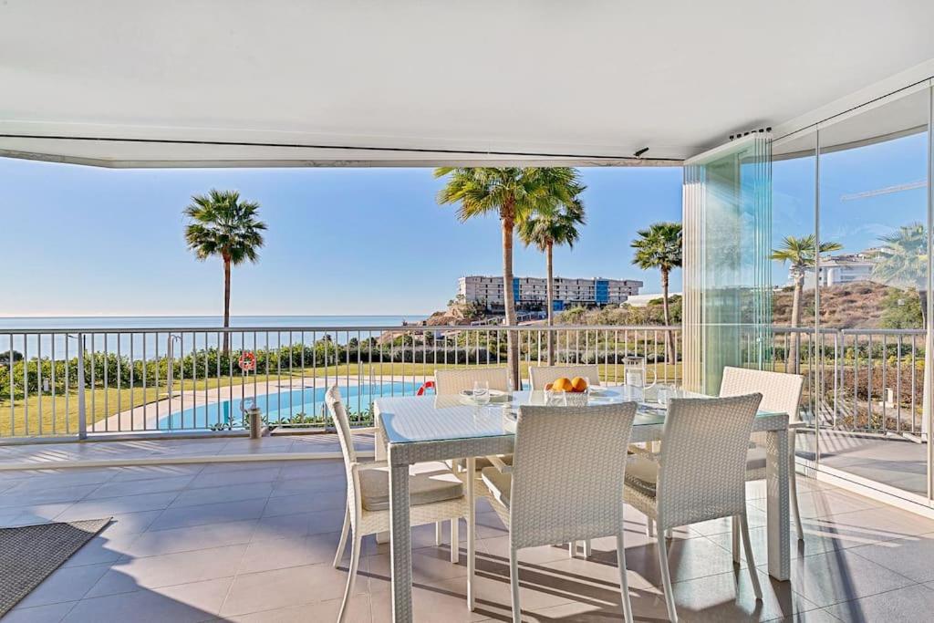Ocean & pool view 3-bedroom apt.