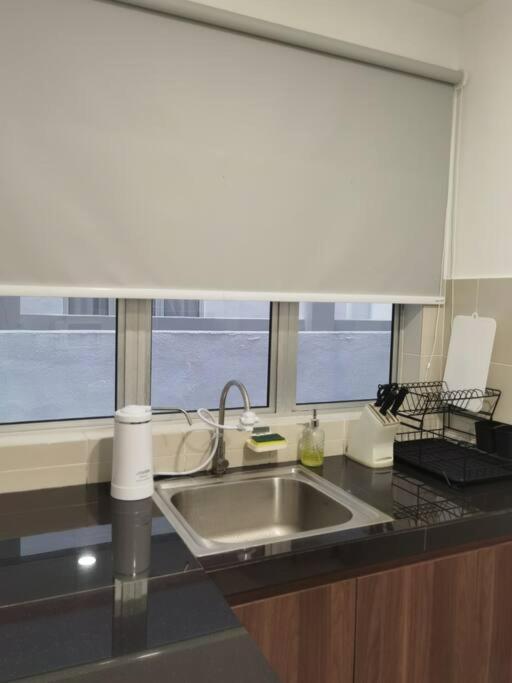 Emerald Avenue Cozy 1BR Studio Suite photo 4