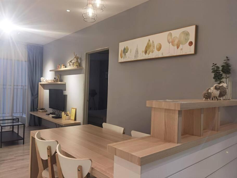 Emerald Avenue Cozy 1BR Studio Suite photo 6