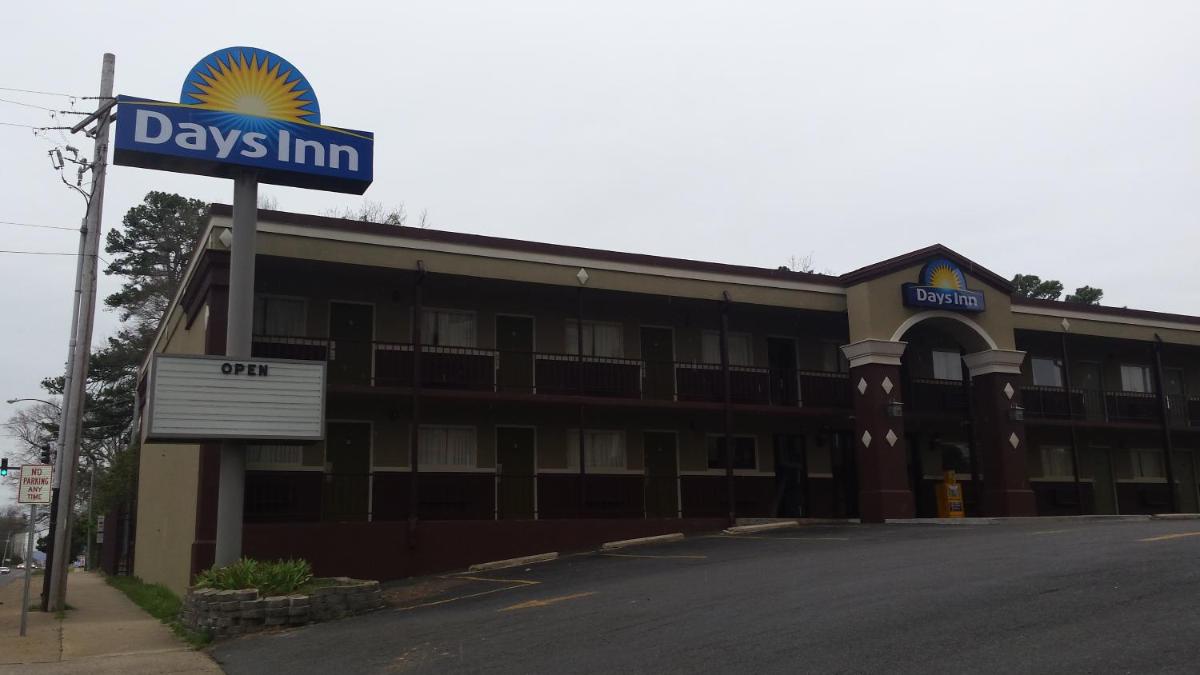 Hotel Days Inn by Wyndham Hot Springs - Image 1