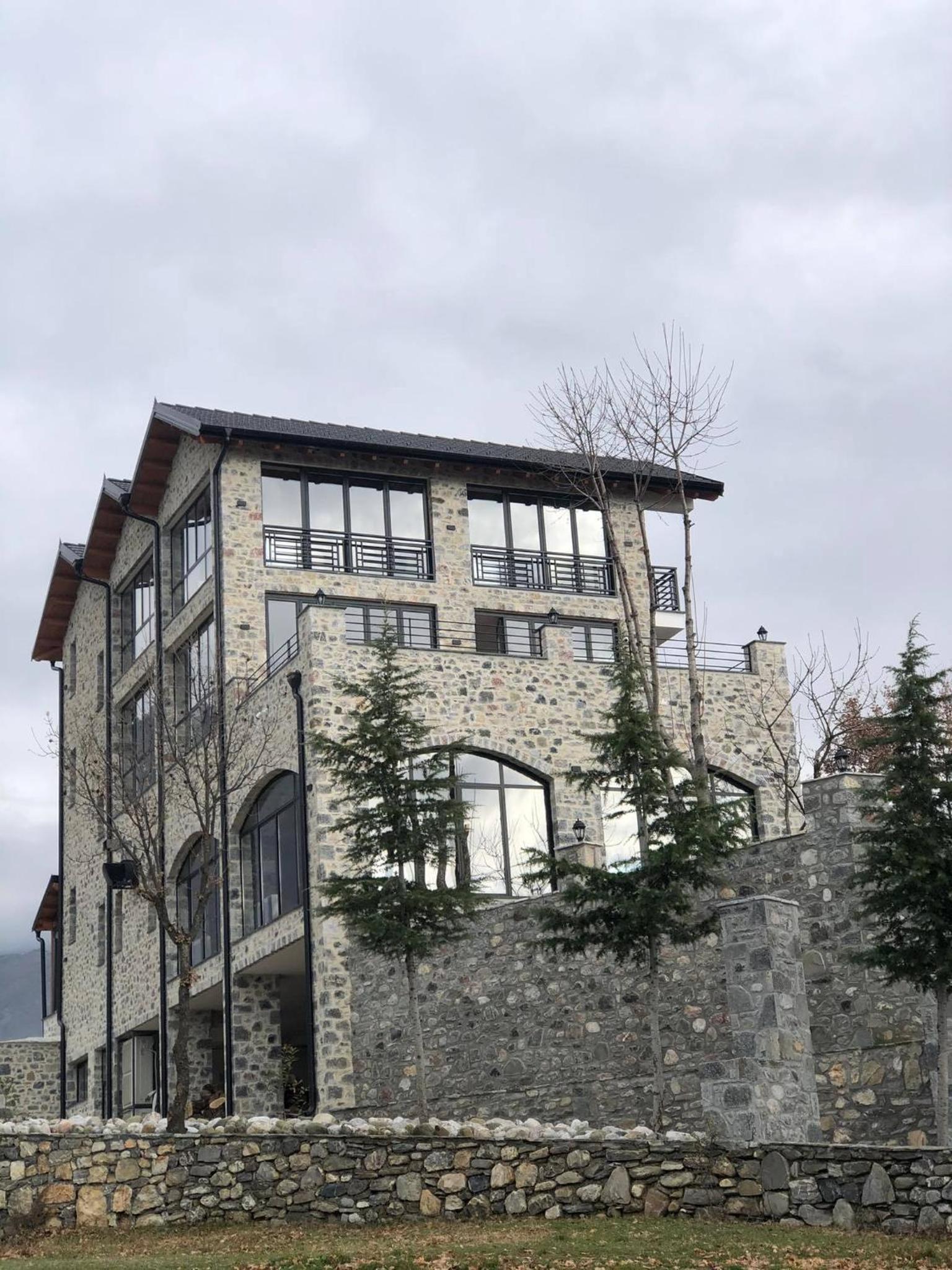 Bujtina Vrenezi