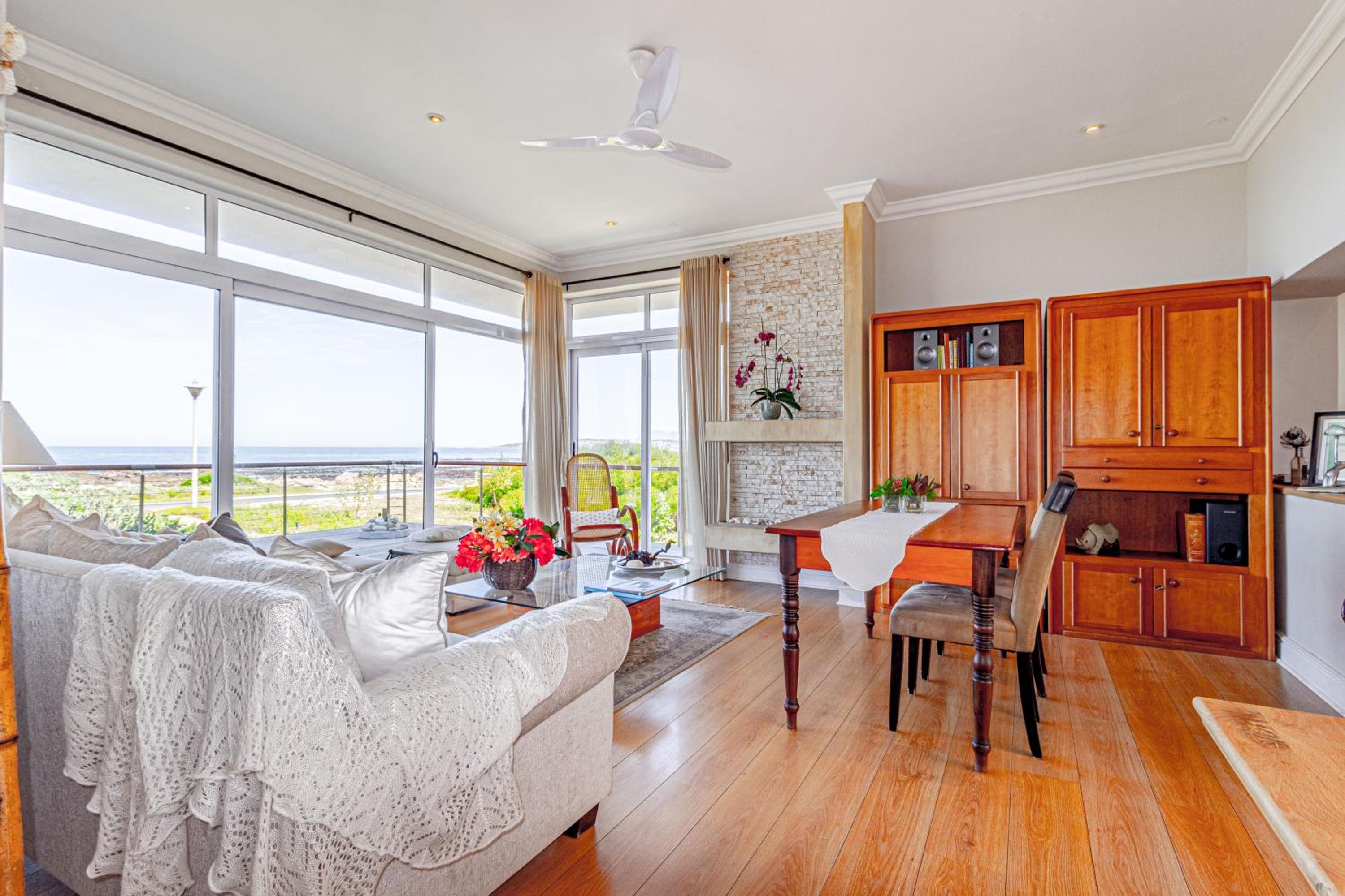 138 Marine Beachfront Guesthouse view 4