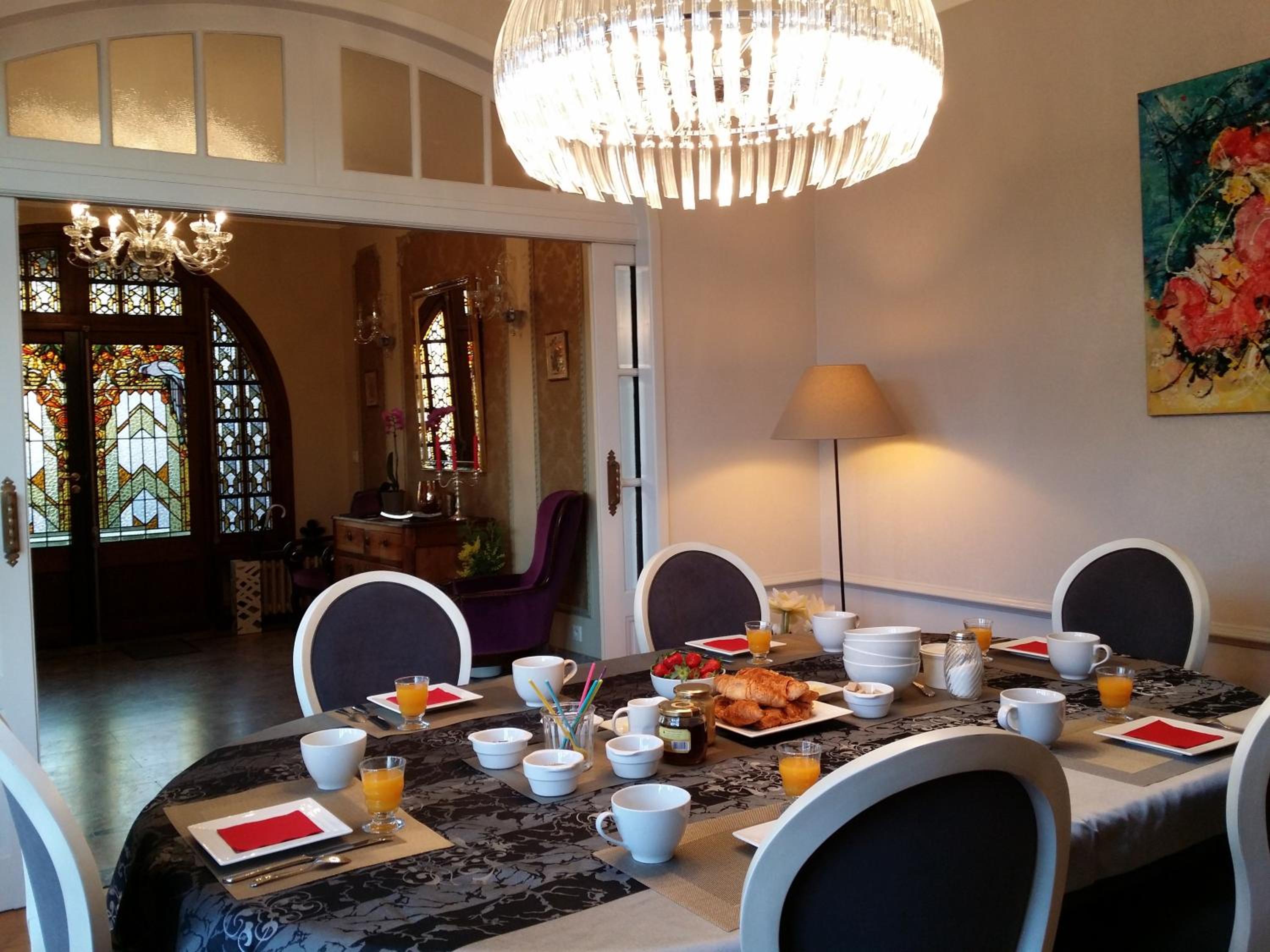 Le Castel Guesthouse