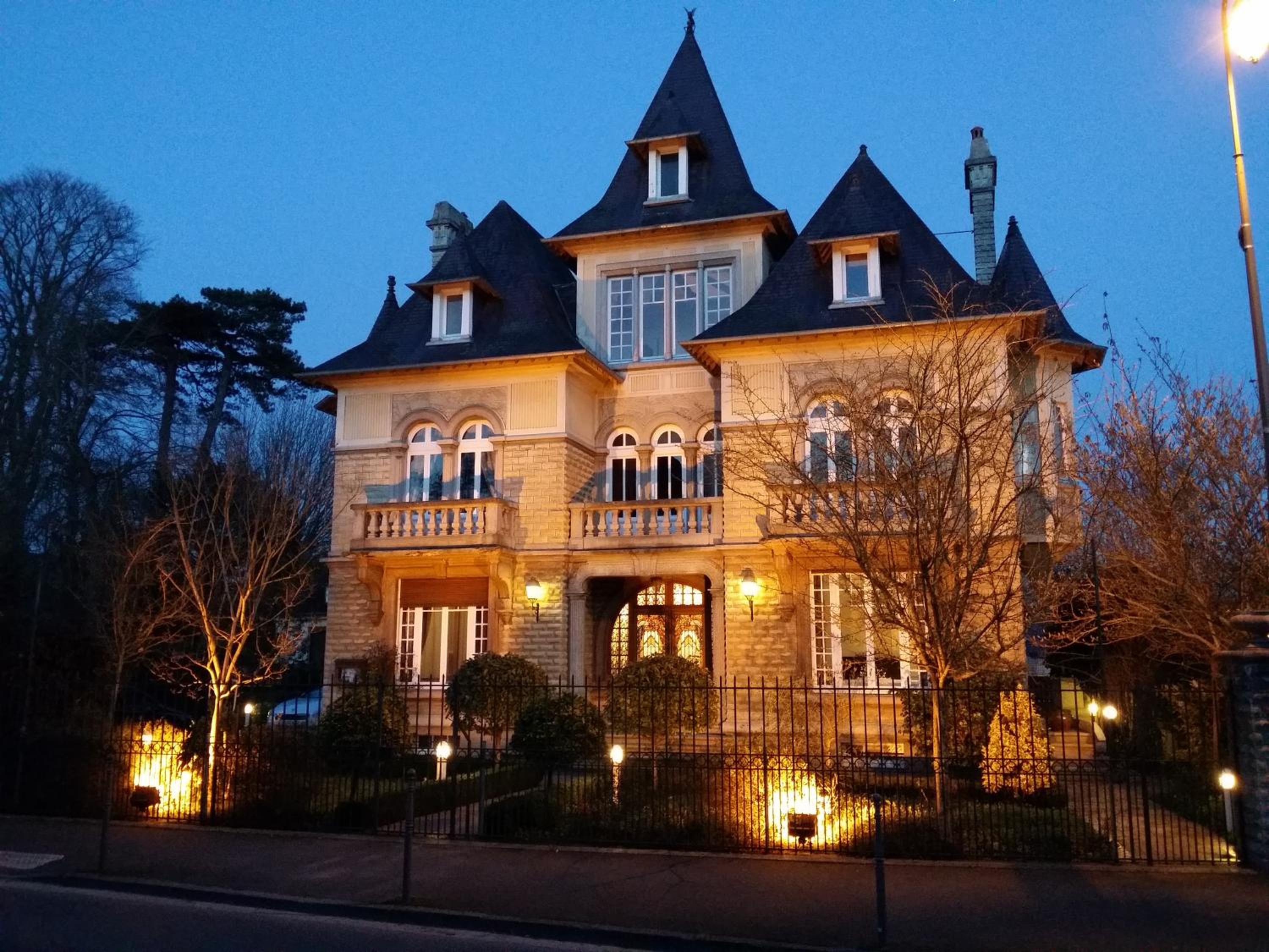 Le Castel Guesthouse