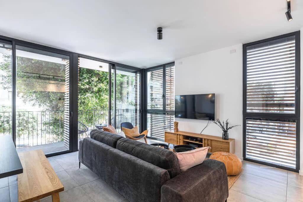Gordon Beach by Five Stay view 4