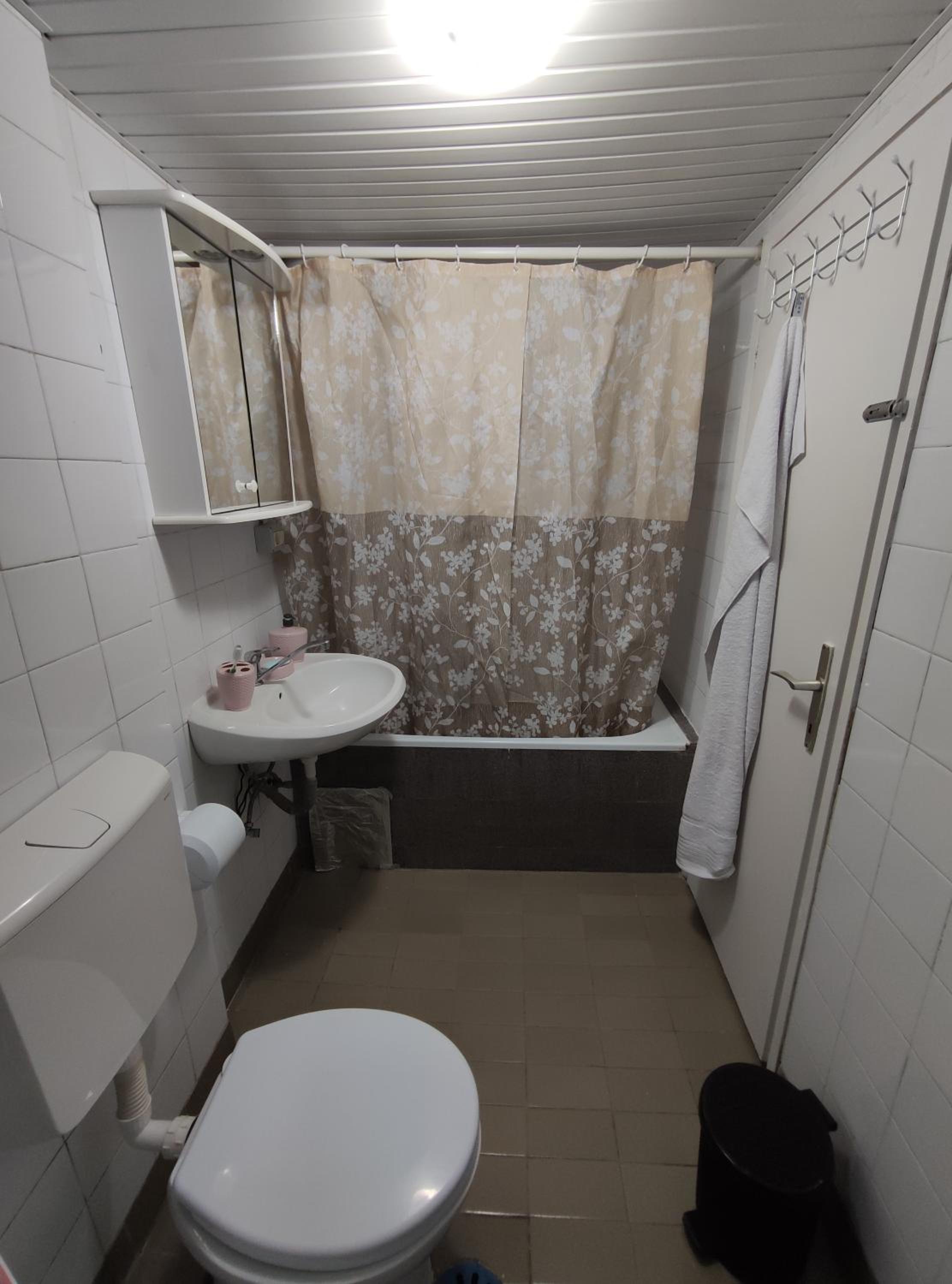 Charming & Spacious 2 Bedroom Apartment with a Gorgeous 8th-floor view