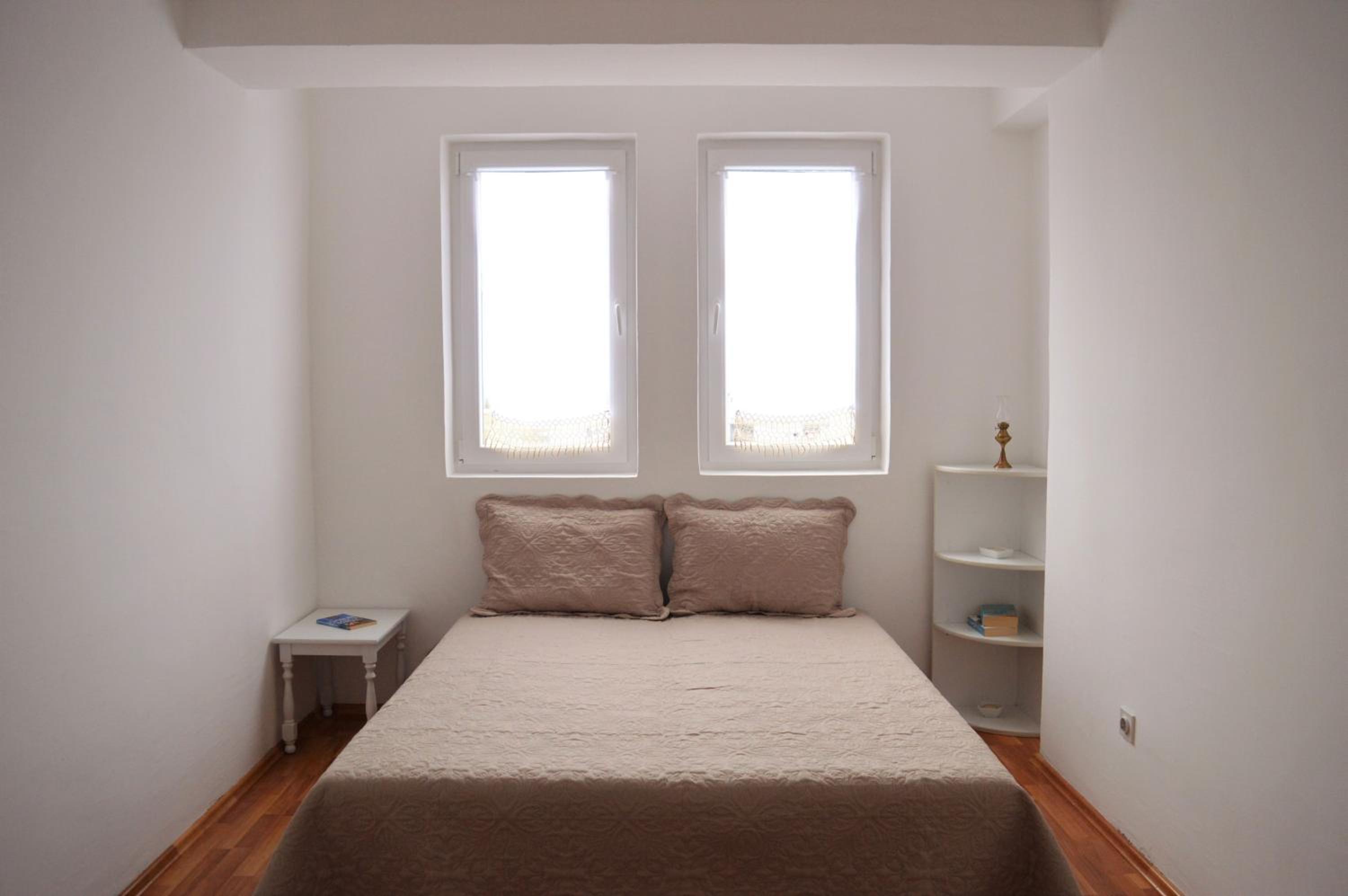 Charming & Spacious 2 Bedroom Apartment with a Gorgeous 8th-floor view