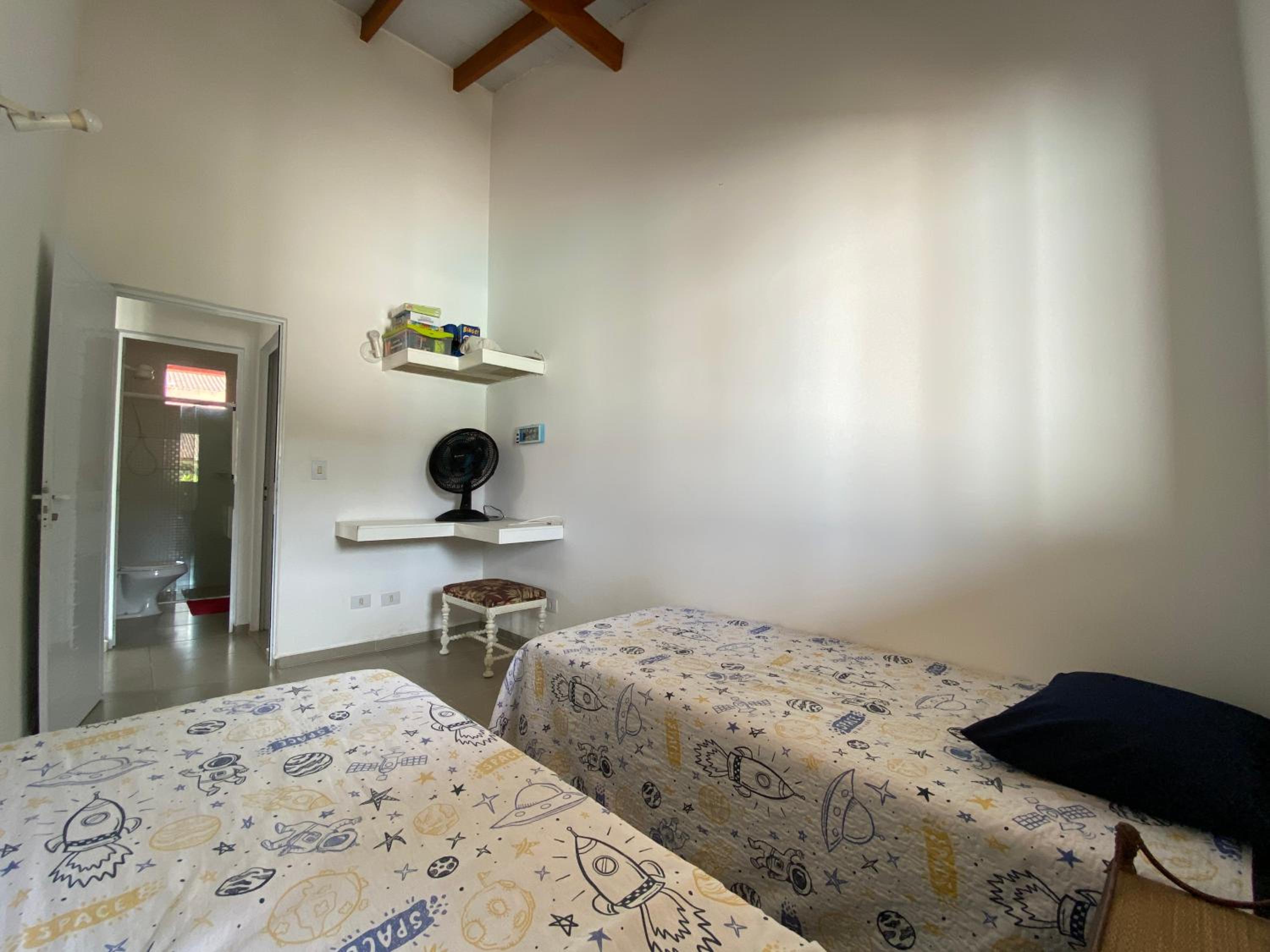 Casa em condomínio a 600m da praia de Pernambuco ideal para família