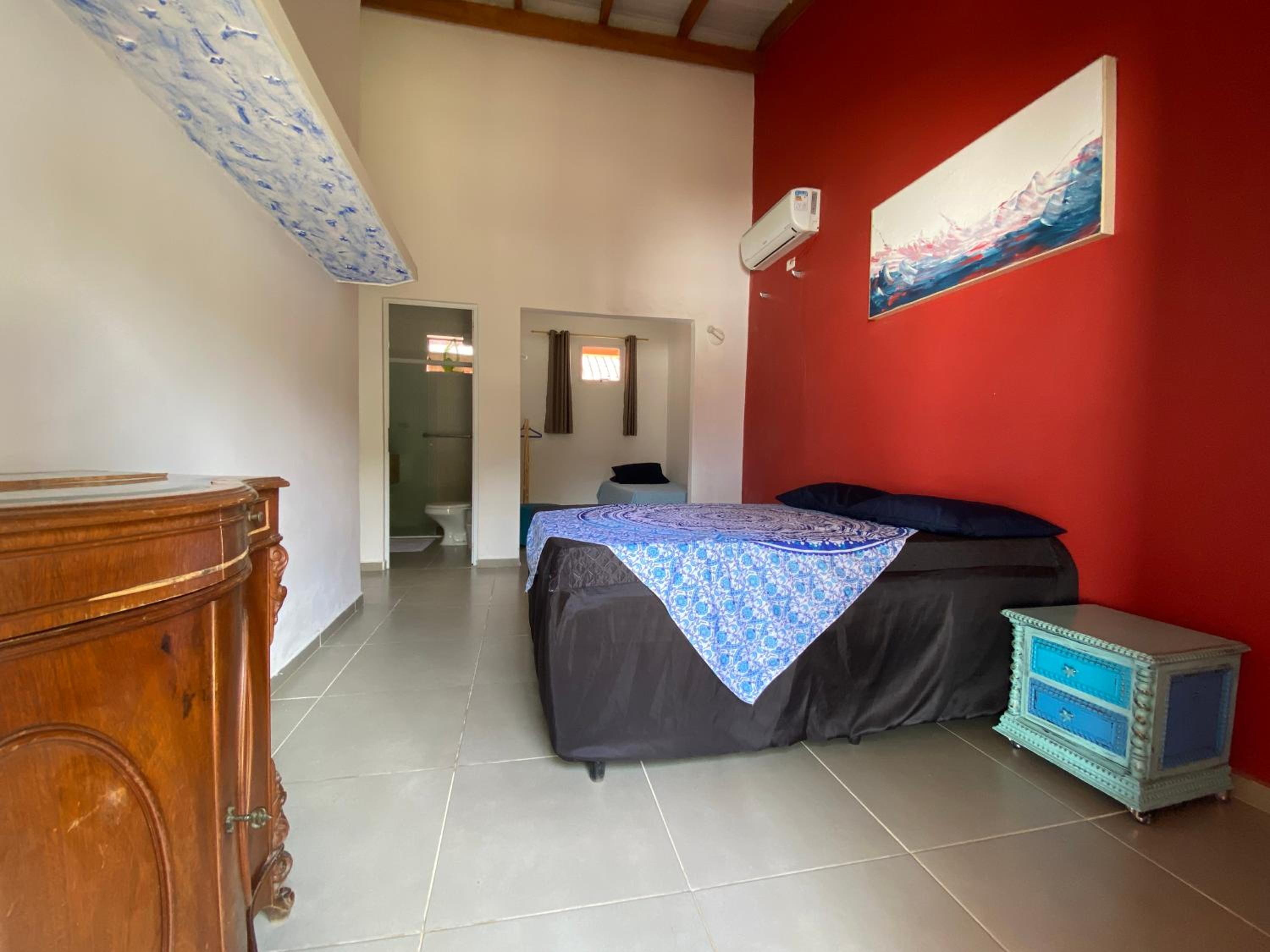 Casa em condomínio a 600m da praia de Pernambuco ideal para família