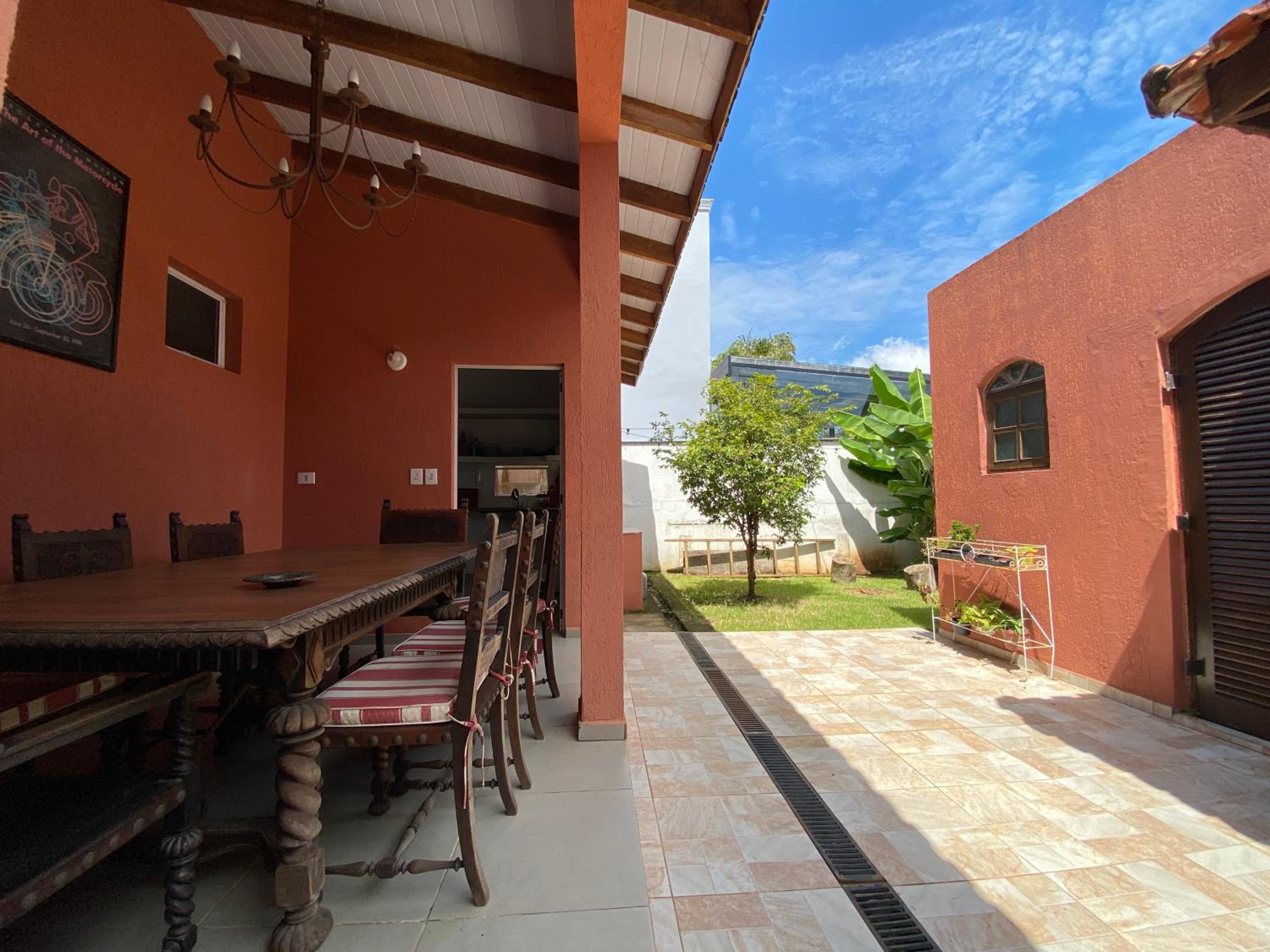 Casa em condomínio a 600m da praia de Pernambuco ideal para família