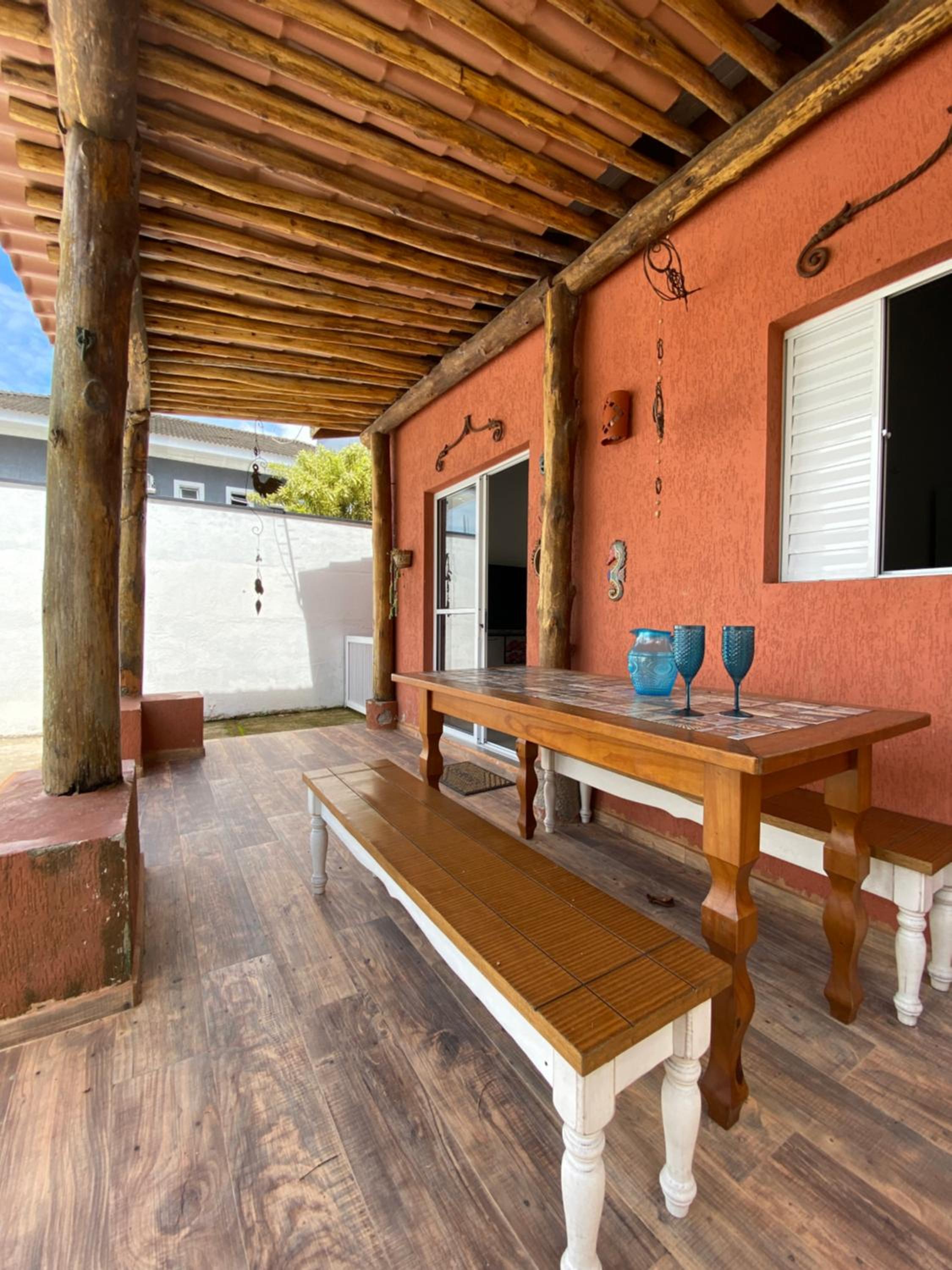 Casa em condomínio a 600m da praia de Pernambuco ideal para família