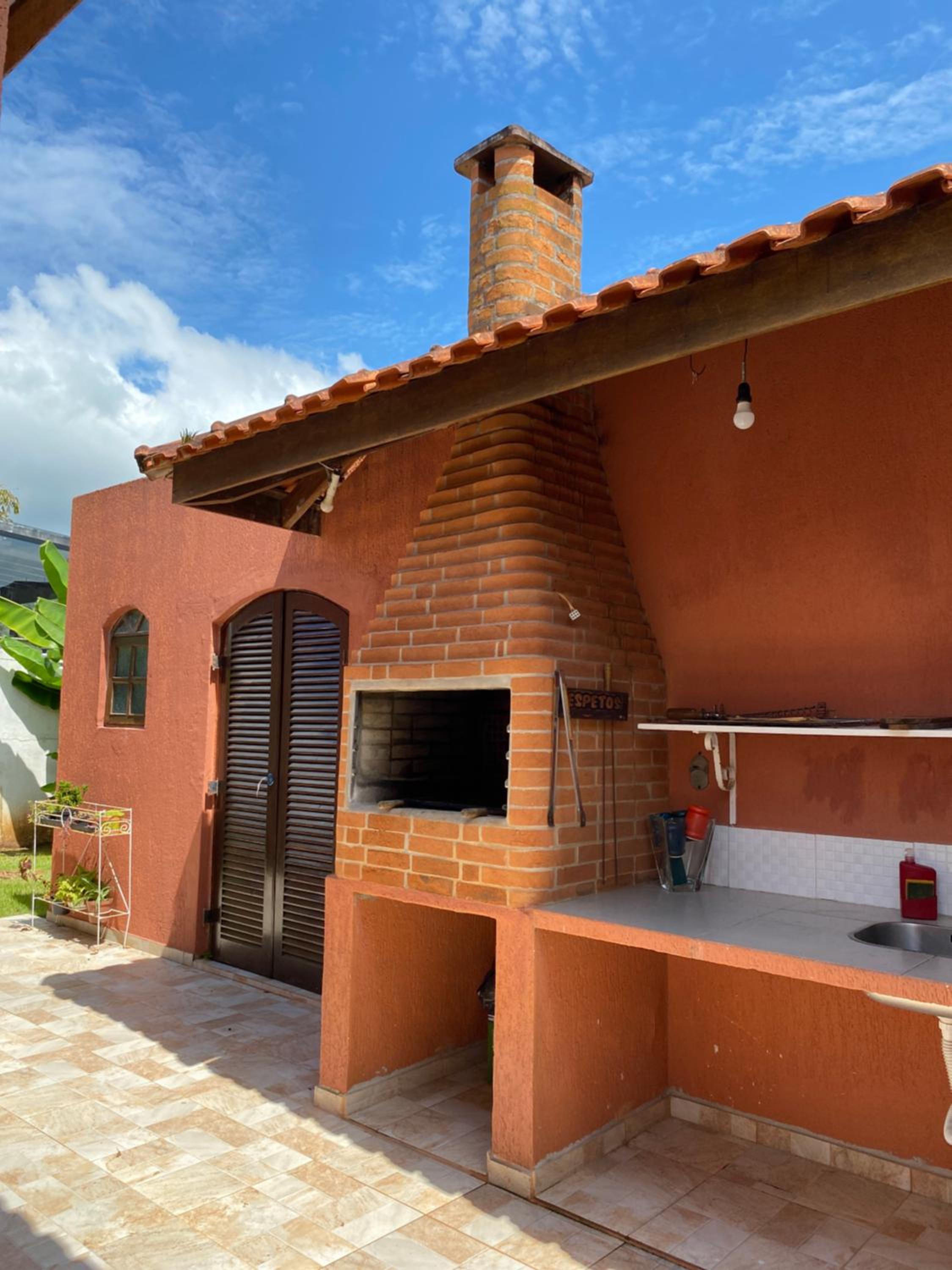 Casa em condomínio a 600m da praia de Pernambuco ideal para família