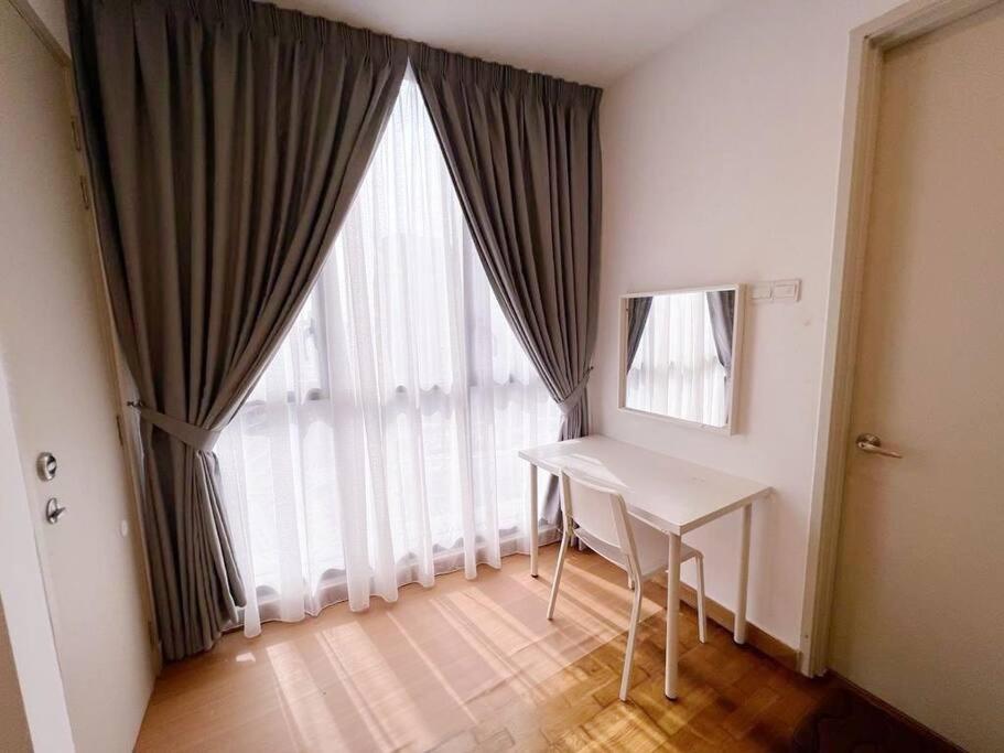 PROMO Connected Train 2 Bedroom ABOVE MALL 289