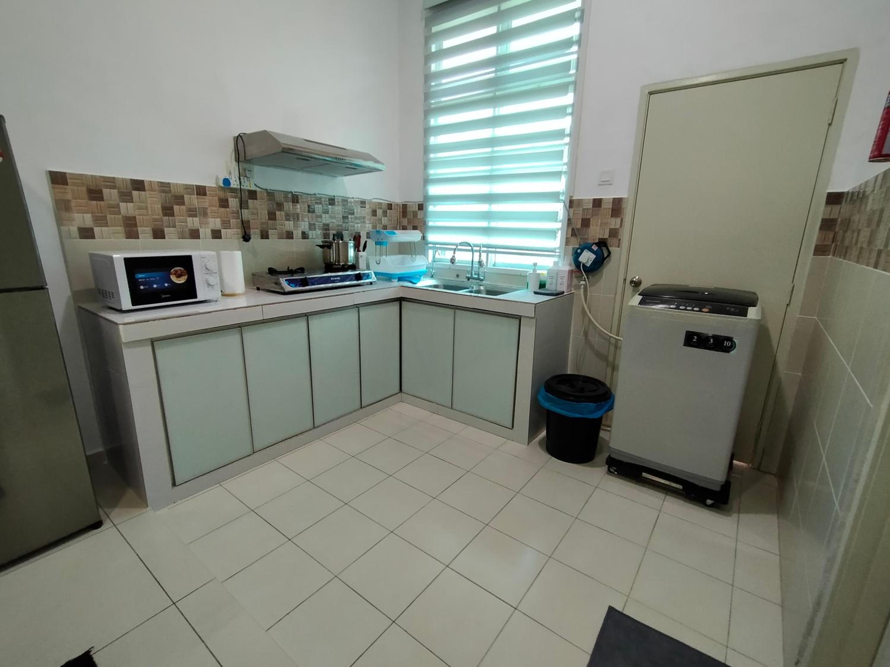 Homestay 88A Melaka for 9 pax with Private Pool, Smart TV, Netflix and Wifi