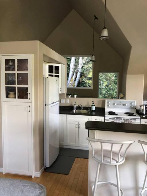 Sea and Cedar Retreat-a home in a tranquil setting