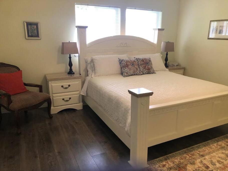 Sea and Cedar Retreat-a home in a tranquil setting
