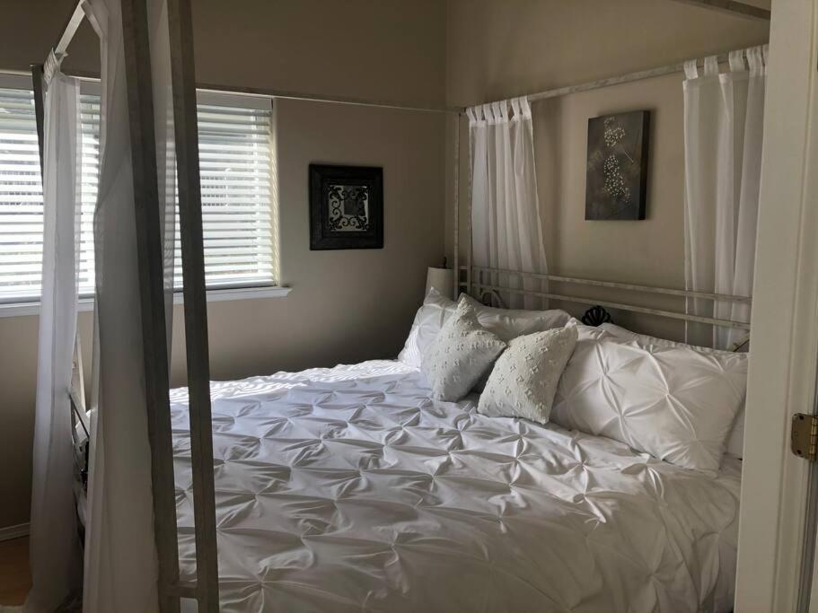Sea and Cedar Retreat-a home in a tranquil setting