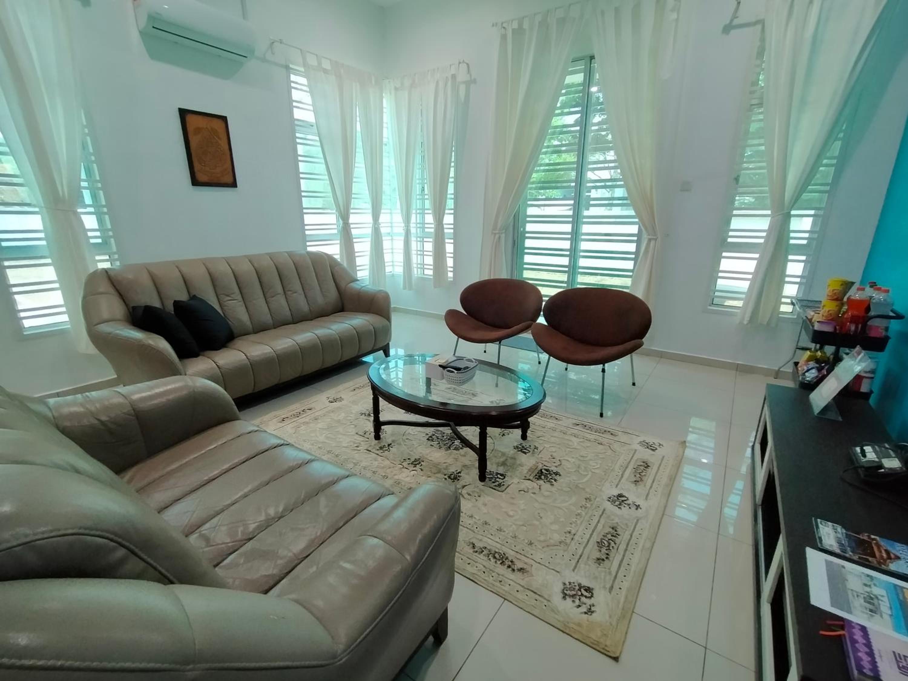 Homestay 88A Melaka for 9 pax with Private Pool, Smart TV, Netflix and Wifi photo 4