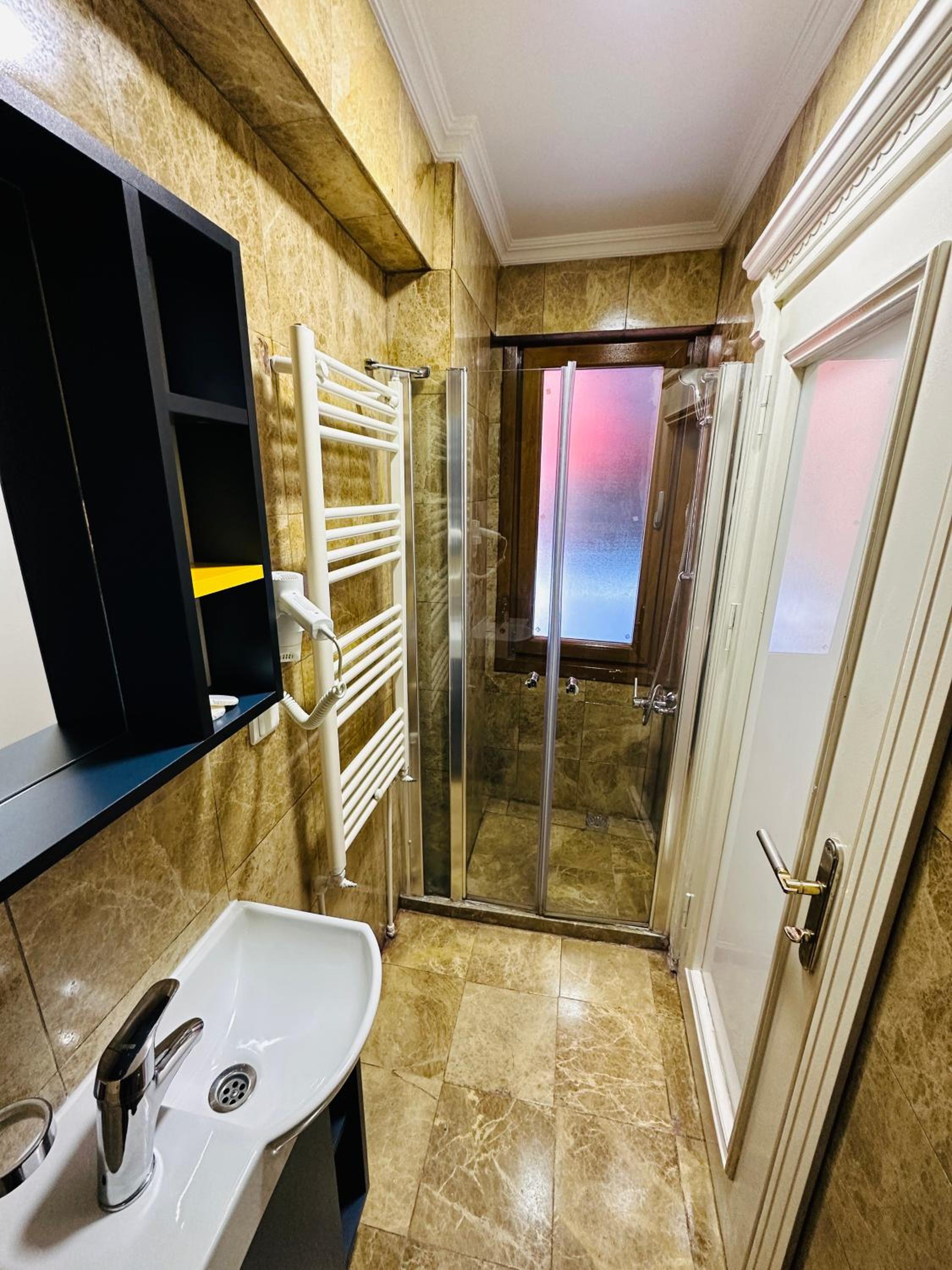 La Petite Maison Otel - Image 27