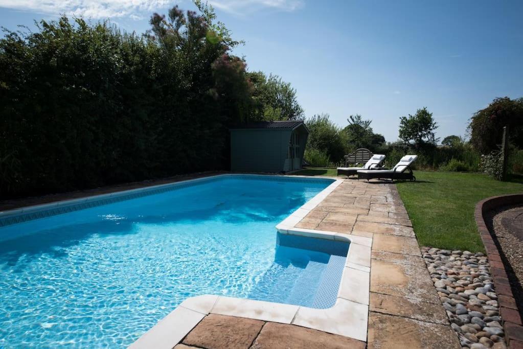 Countryside cottage with pool