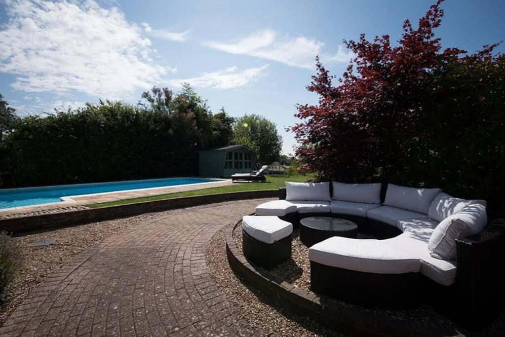 Countryside cottage with pool
