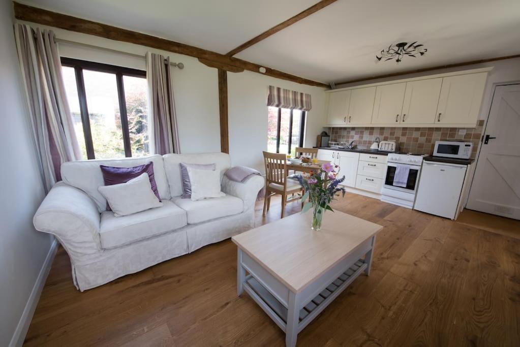 Countryside cottage with pool