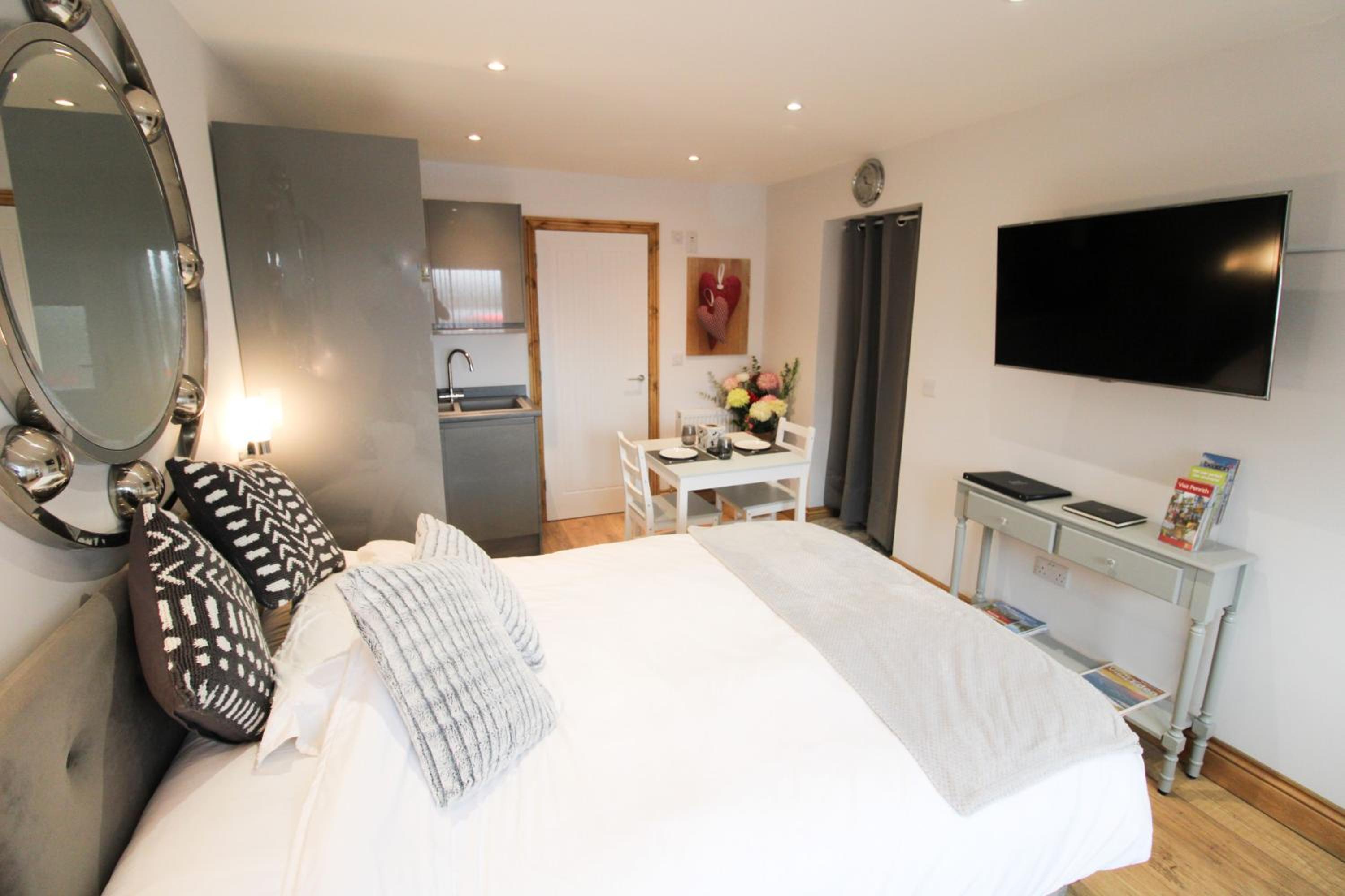 Hillcrest Studio, Penrith view 2