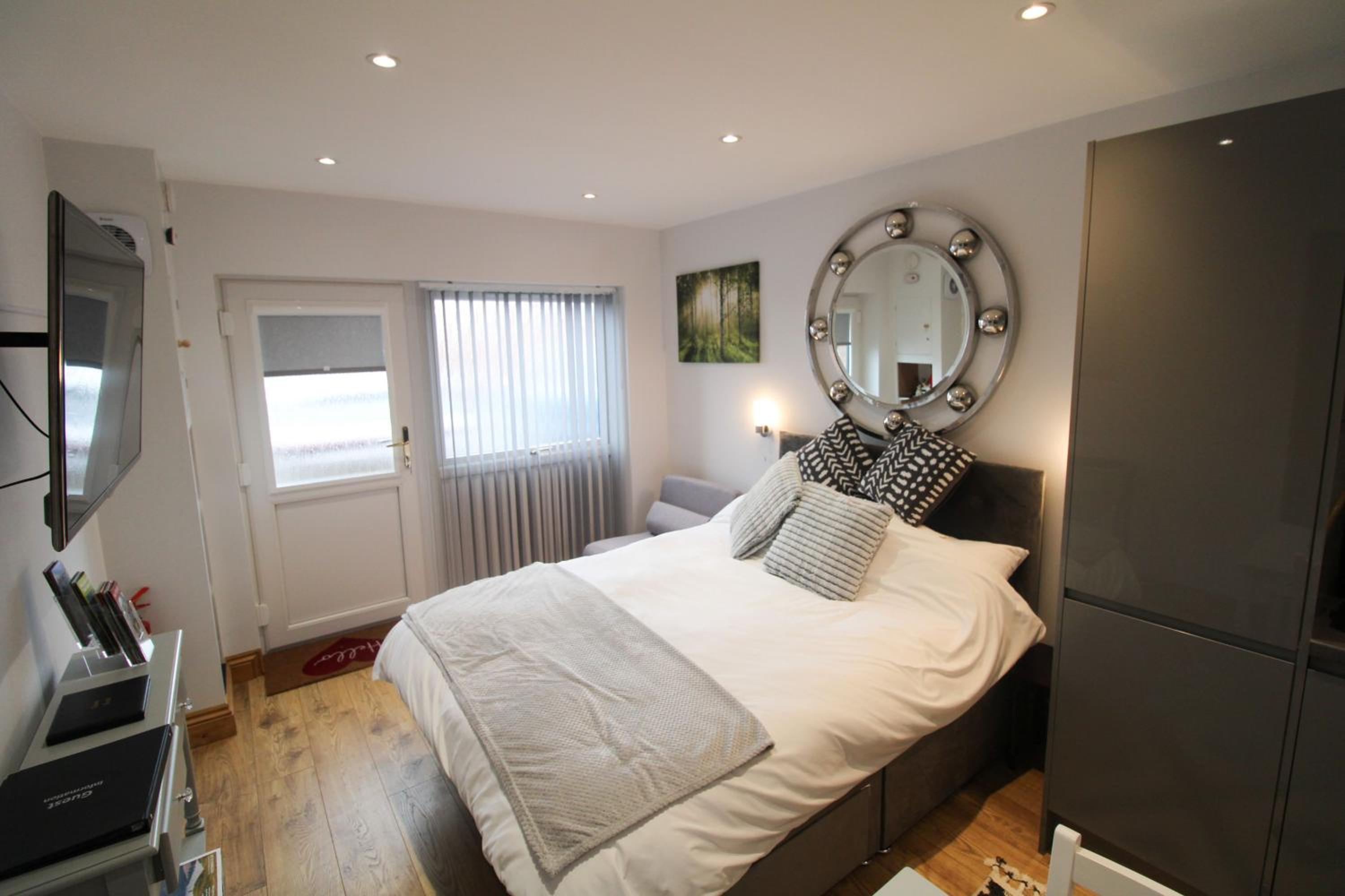 Hillcrest Studio, Penrith view 3