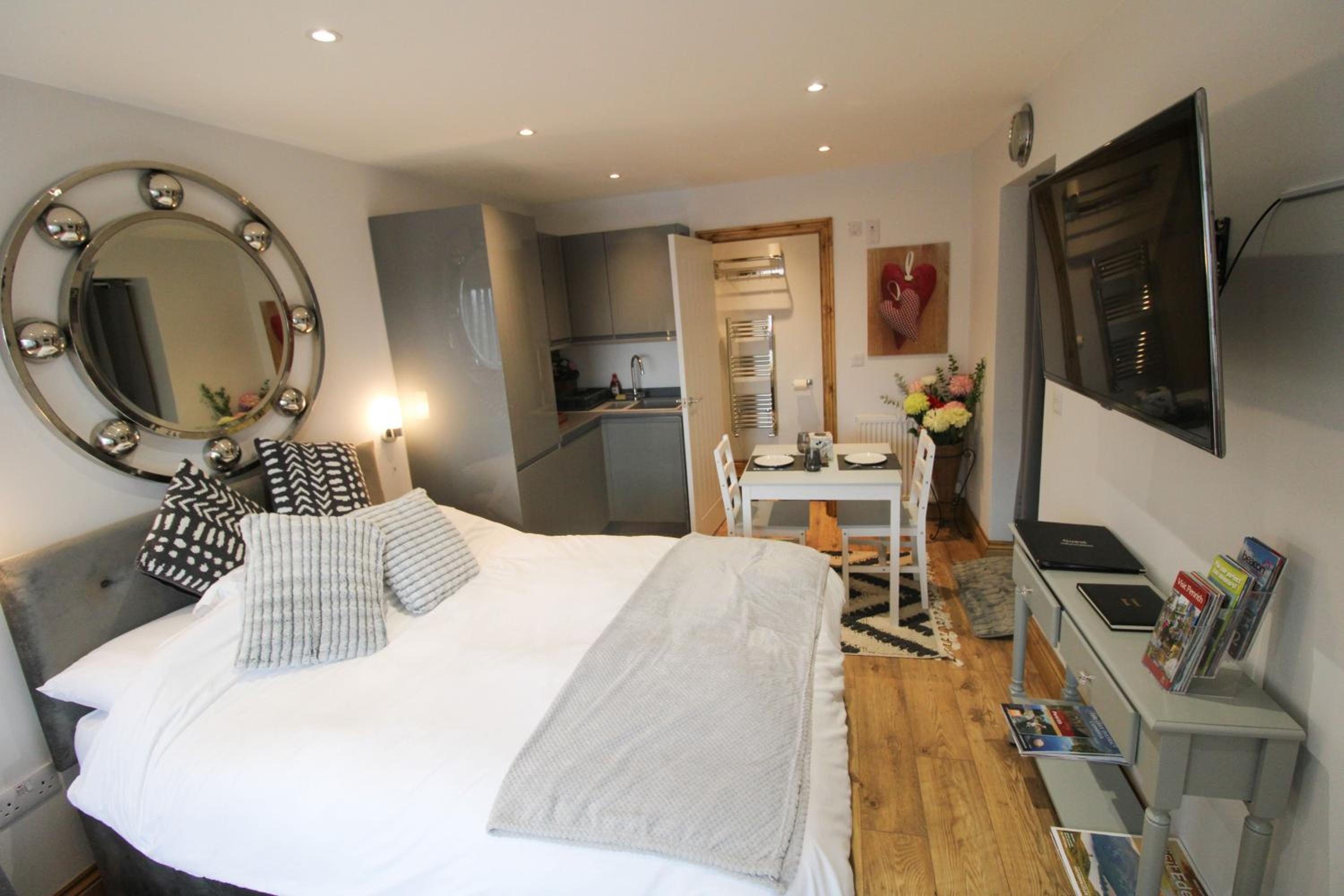 Hillcrest Studio, Penrith view 4