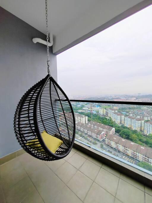 Symphony Tower 3BR High Floor 100mbps Wi-Fi Netflix photo 1
