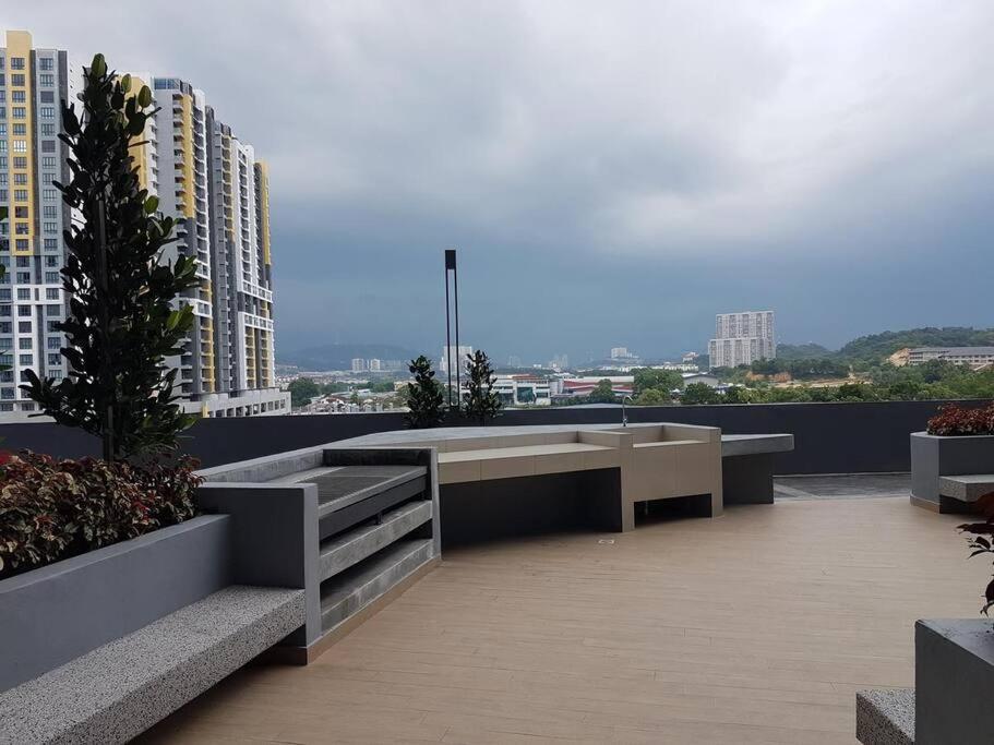 Symphony Tower 3BR High Floor 100mbps Wi-Fi Netflix photo 7