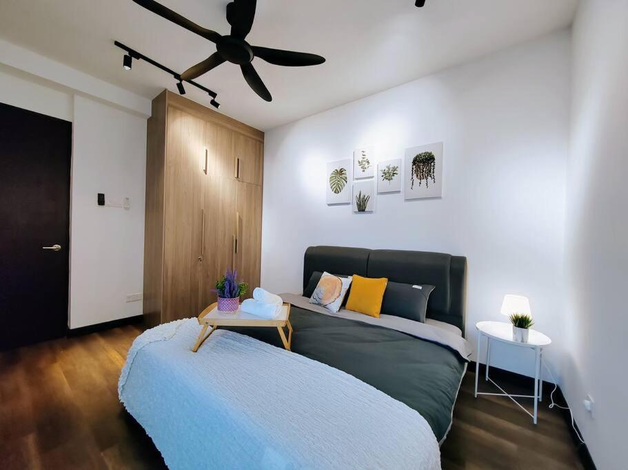 Symphony Tower 3BR High Floor 100mbps Wi-Fi Netflix photo 8